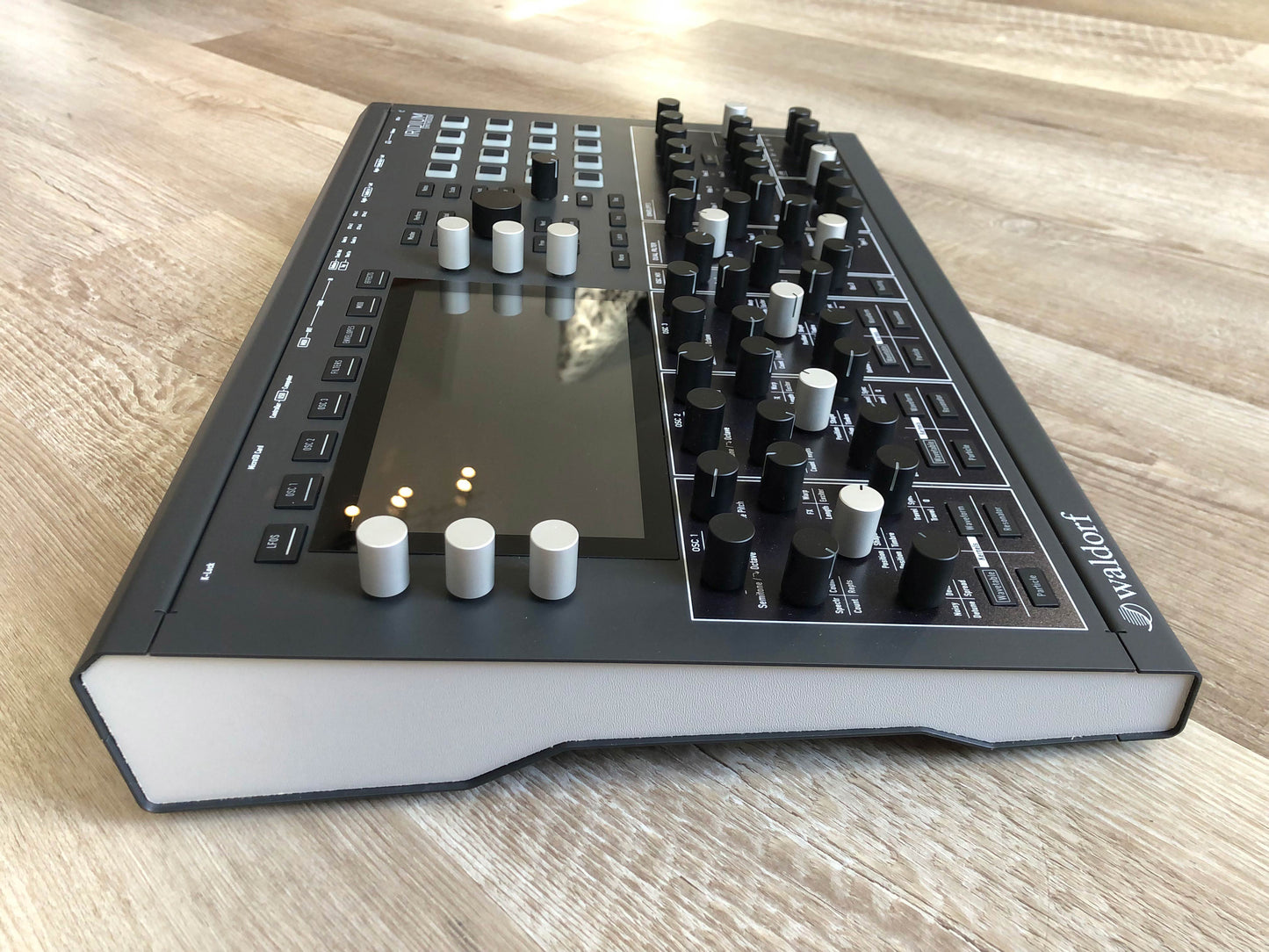 Waldorf Iridium Desktop MKI 16-Voice Synthesizer w/ OG Box, 128GB microSD + PSU