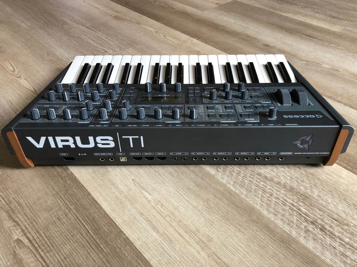 Access Virus TI2 Dark Star Super Clean w/ All New Keys, OEM Power Cable + HQ USB Cable