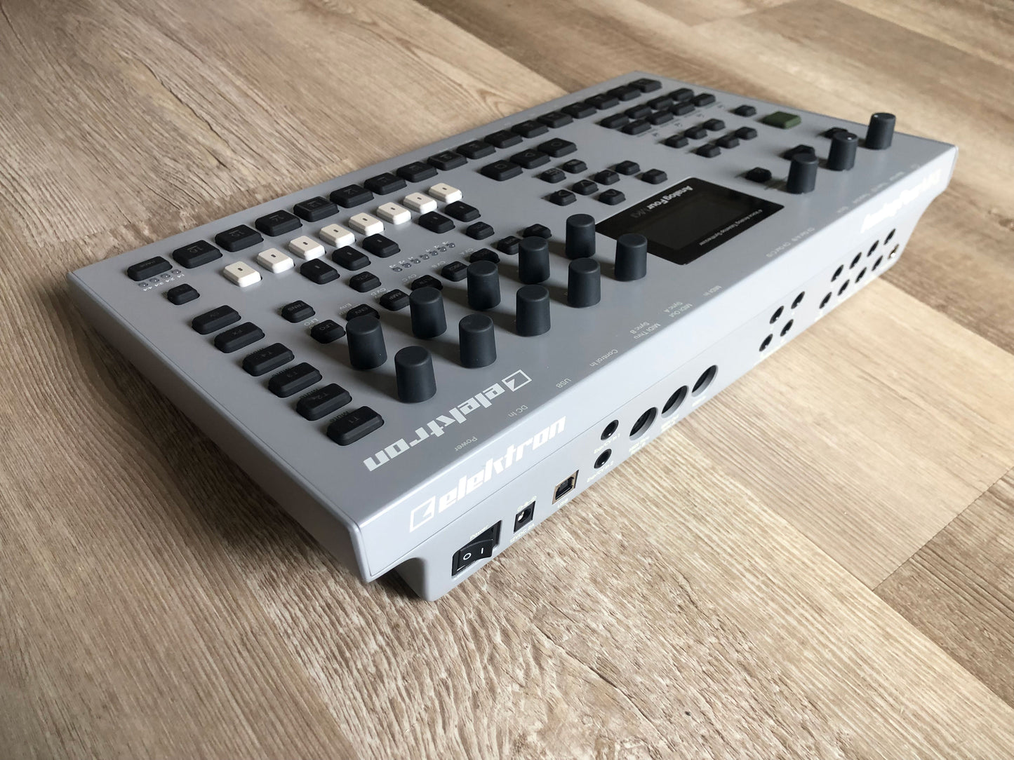 Elektron Analog Four MKII w/ OG Box, PSU + USB Cable