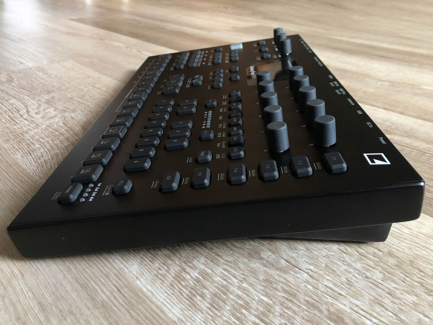 Elektron Analog Four MKII w/ New Encoder, OG PSU + New 7ft USB Cable