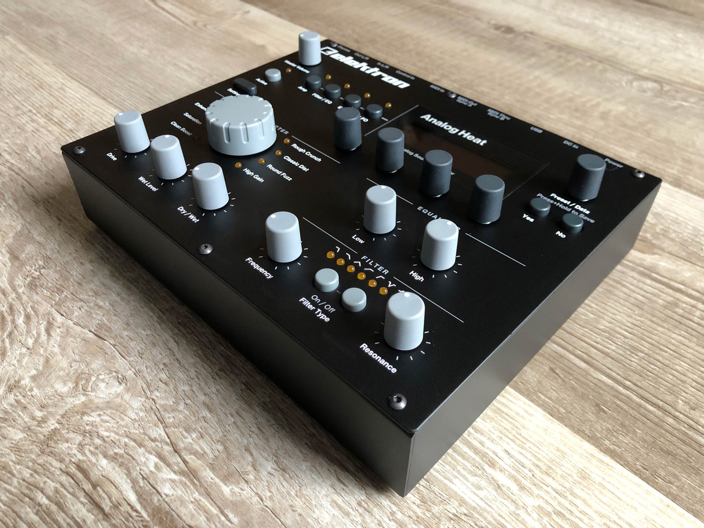 Elektron Analog Heat MKI Near-Mint w/ OG Box, PSU + New 6ft USB Cable