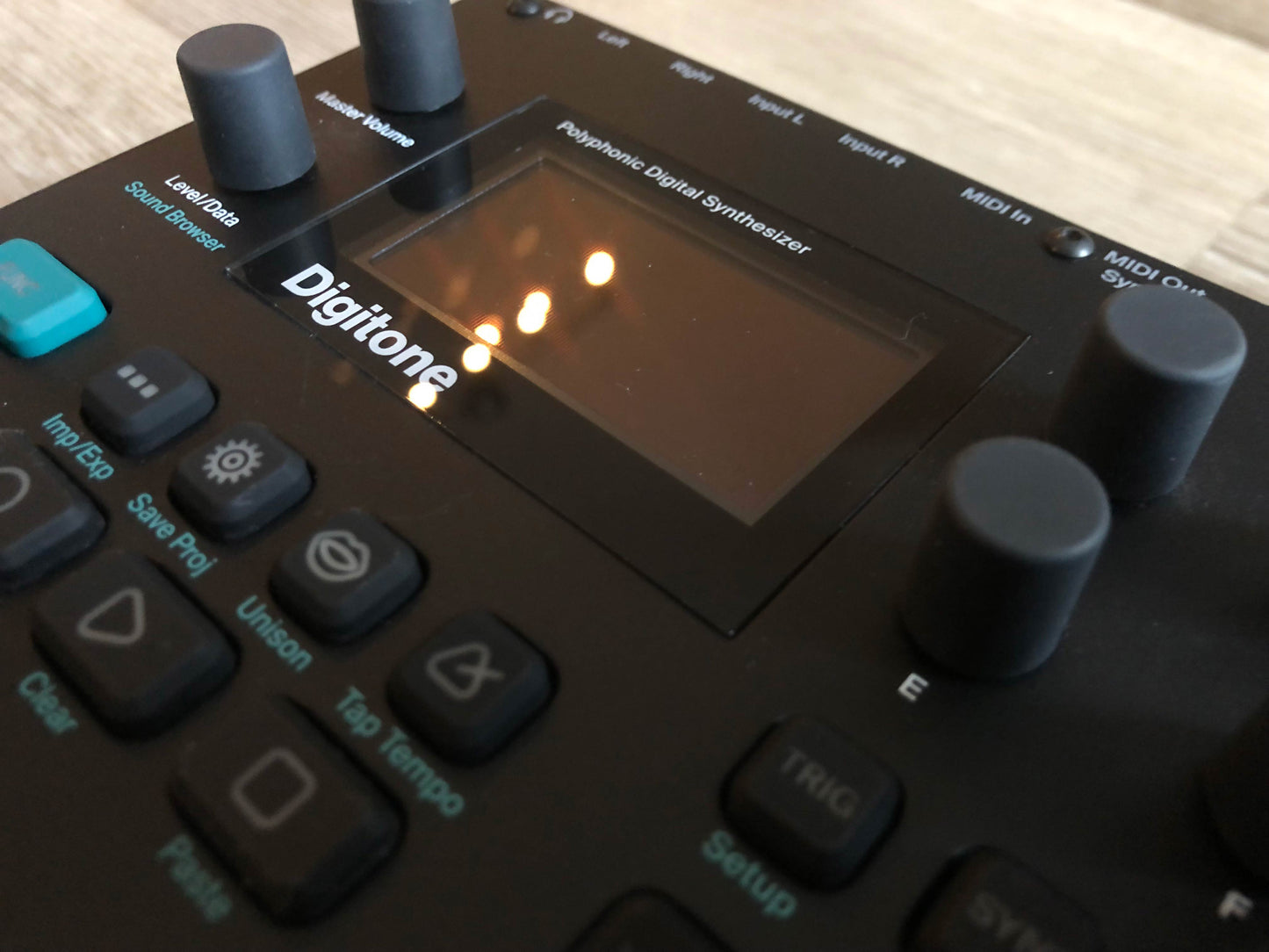 Elektron Digitone MKI w/ OG Box, PSU + New USB Cable