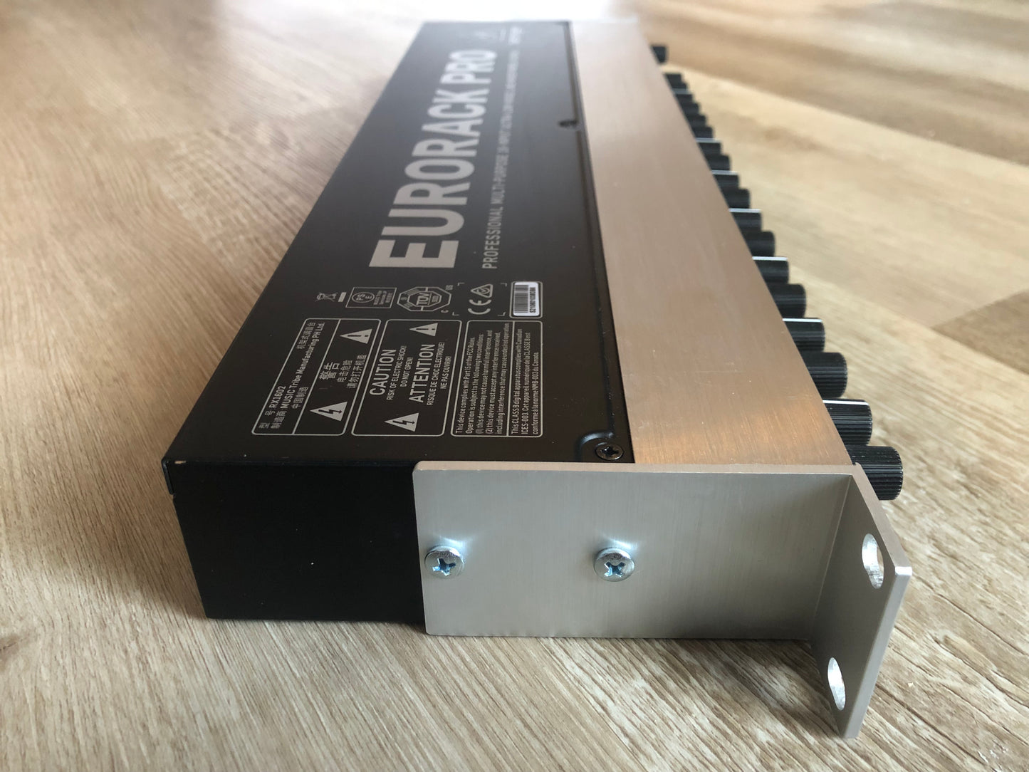 Behringer RX1602 16-Input Ultra-Low Noise Line Mixer (V1)