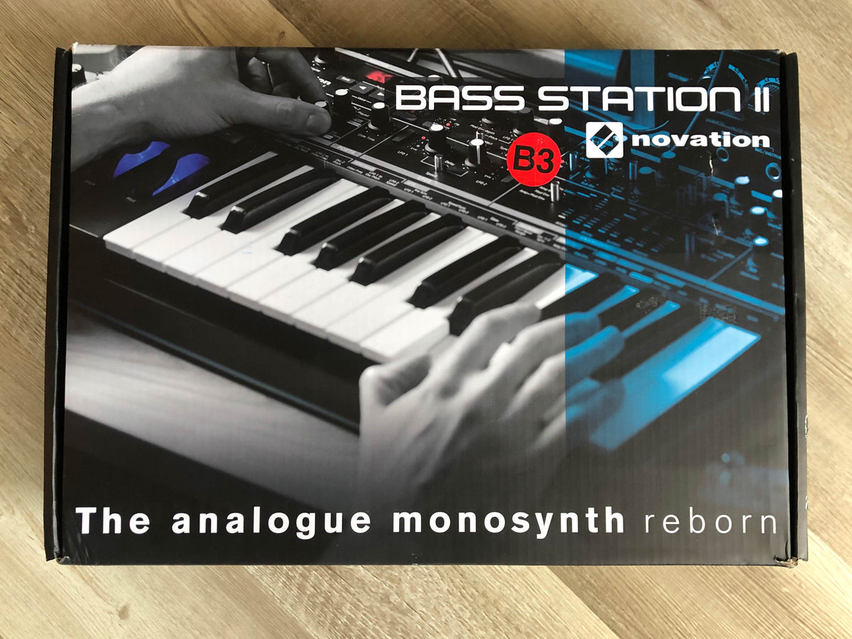 Novation Bass Station II w/ OG Box + PSU