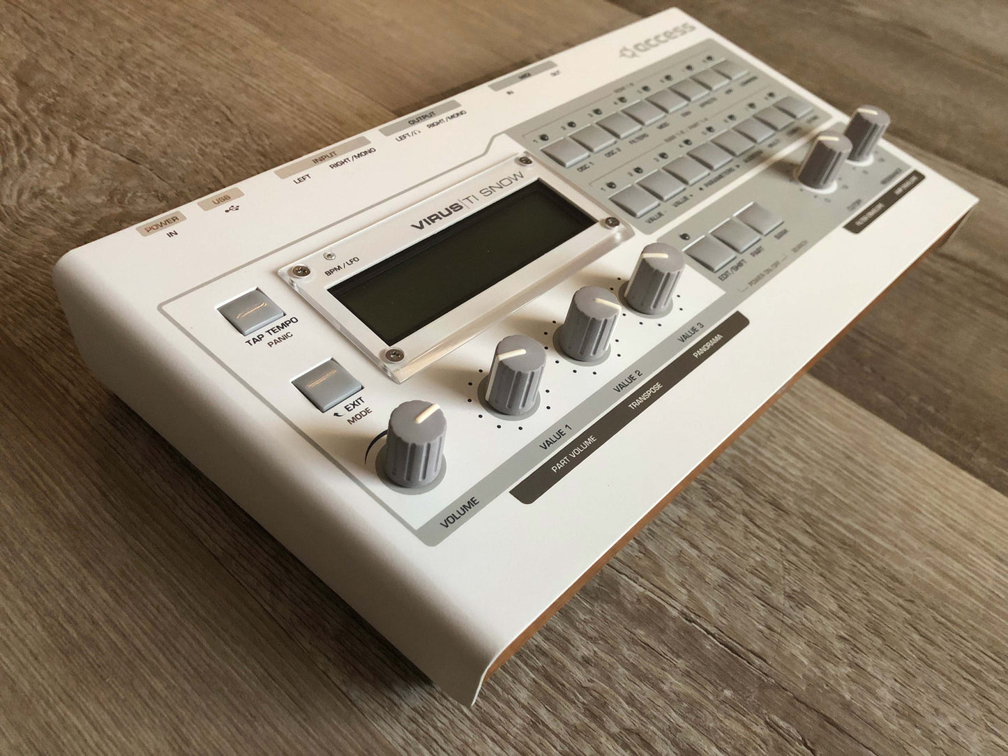 Access Virus TI Snow, All New Tacts, Battery, PSU, USB Cable & Virus Carry Bag