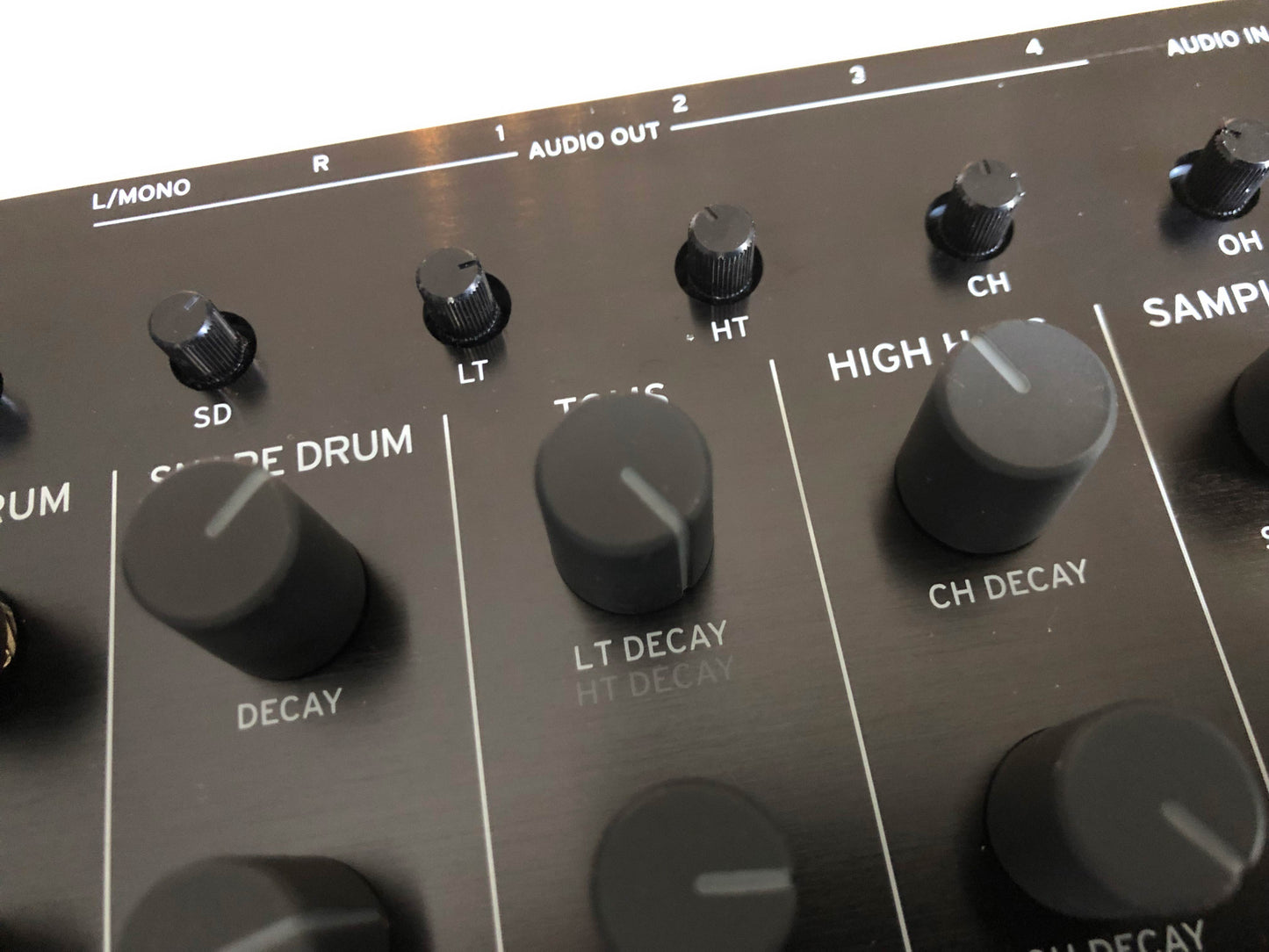 Korg Drumlogue Hybrid Drum Machine w/ OG PSU