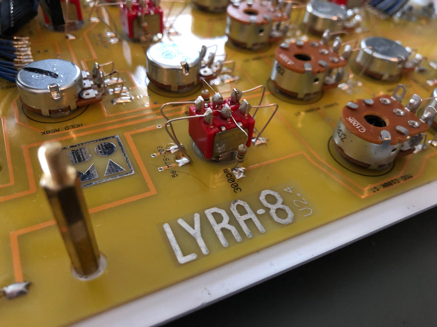 SOMA Laboratory Lyra-8 Organismic Synthesizer (White) w/ Original Box