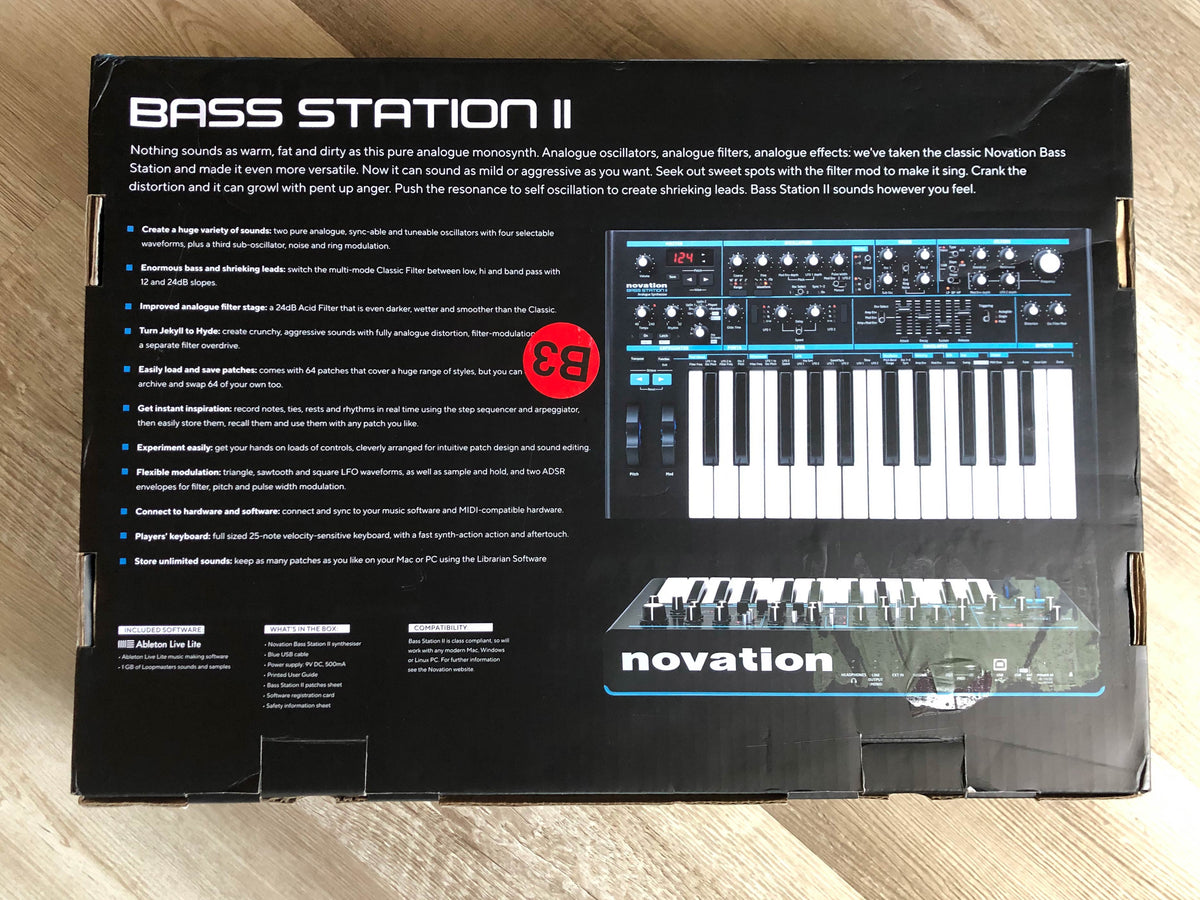 Novation Bass Station II w/ OG Box + PSU