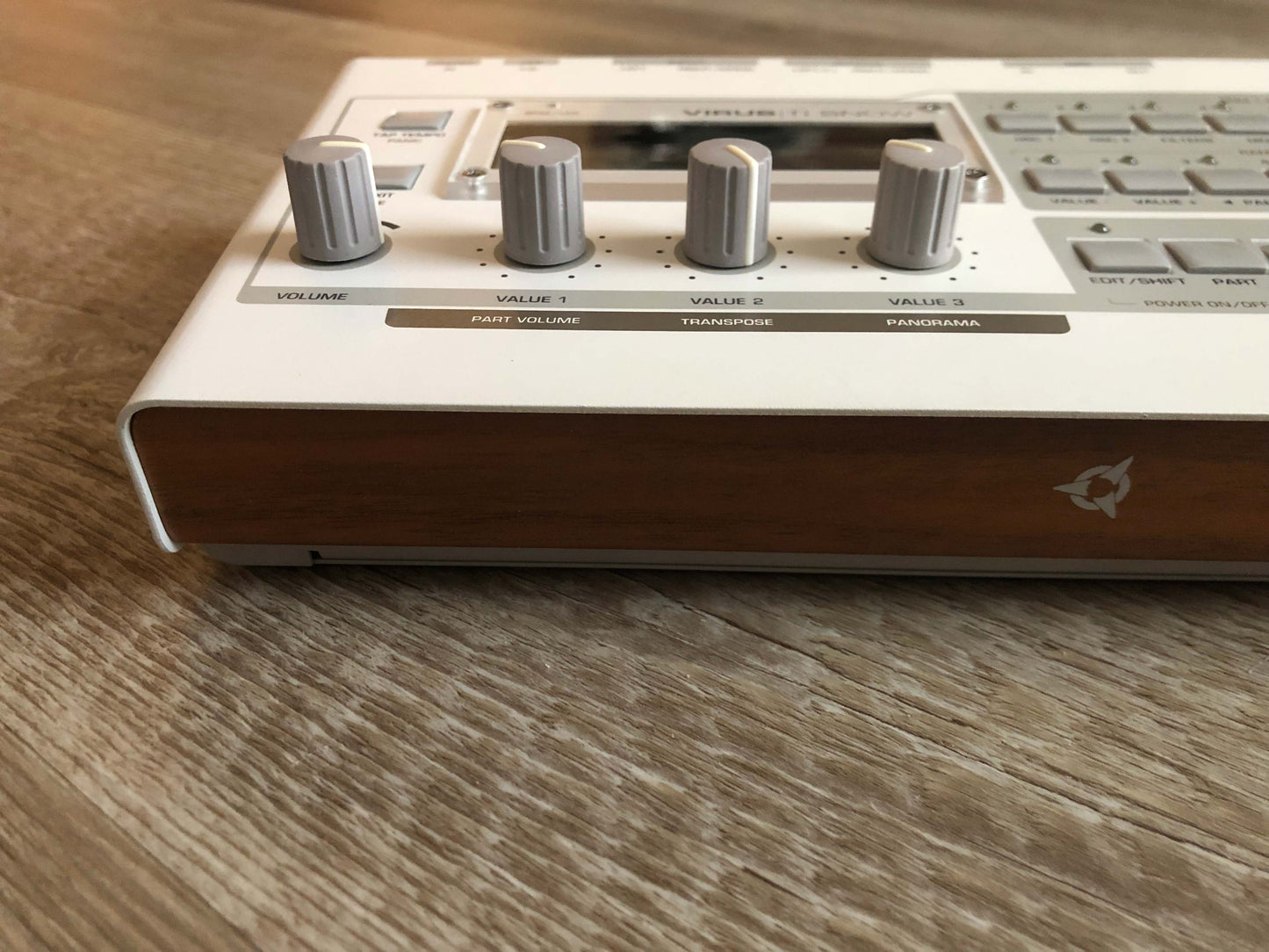 Access Virus TI Snow, All New Tacts, Battery, PSU, USB Cable & Virus Carry Bag