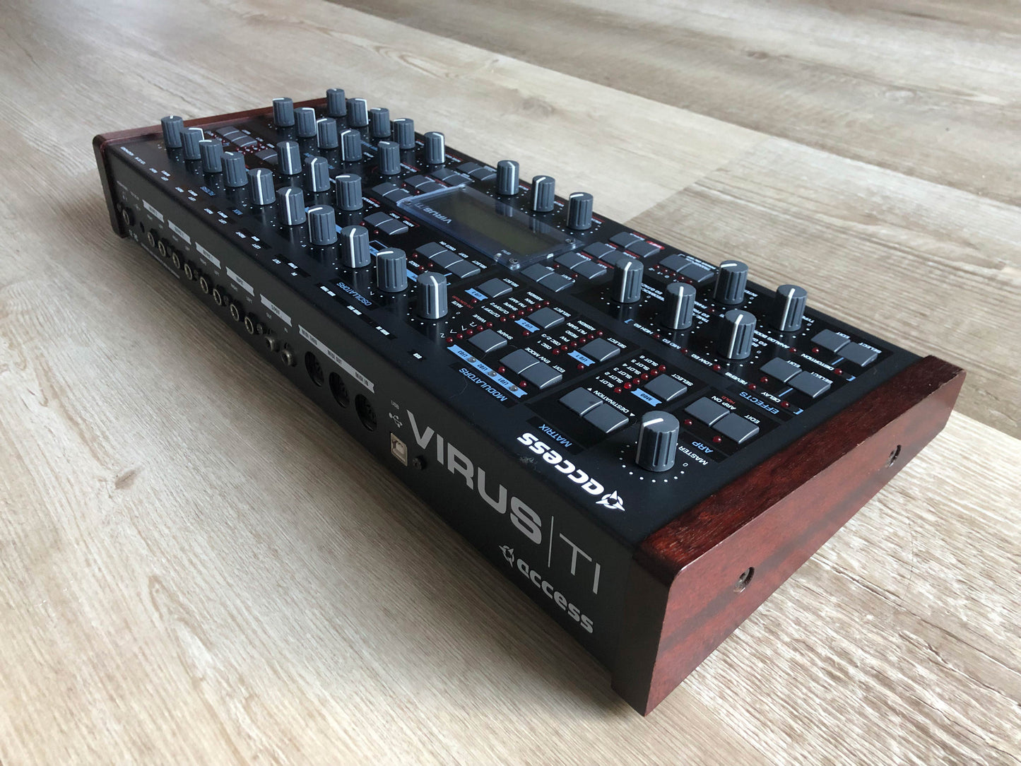 Access Virus TI Desktop, All New Tacts, Battery + PSU, OS 5.1.7