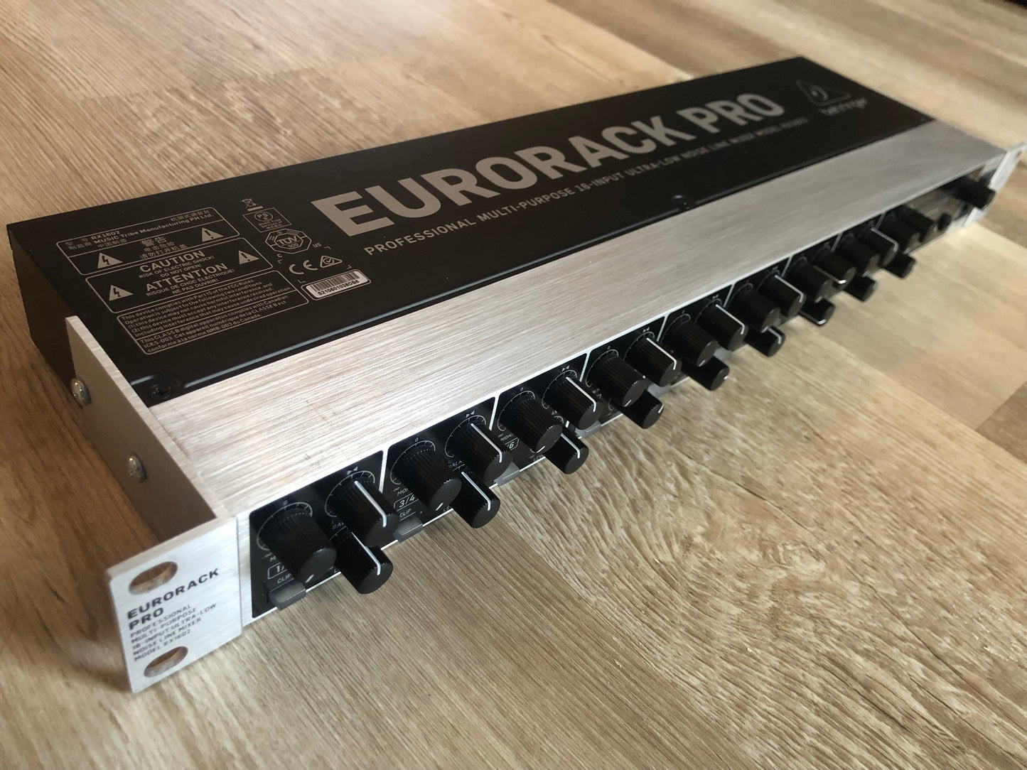 Behringer RX1602 16-Input Ultra-Low Noise Line Mixer (V1)