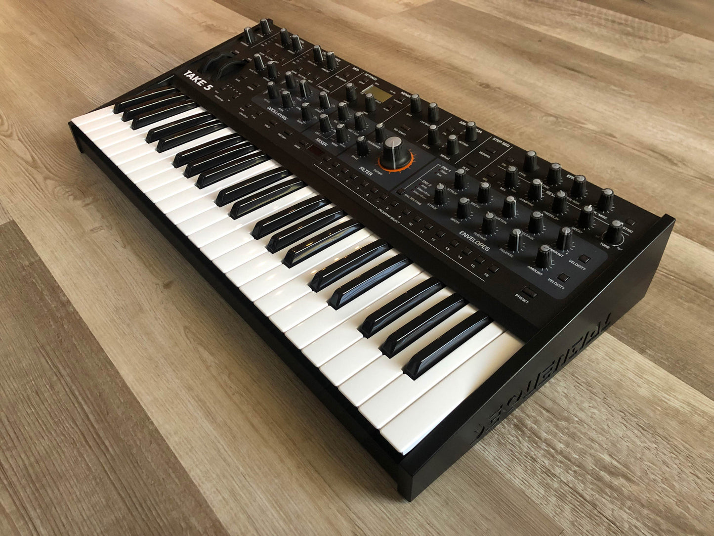 Sequential Take 5 Compact Polyphonic Analog Synthesizer w/ OG Box