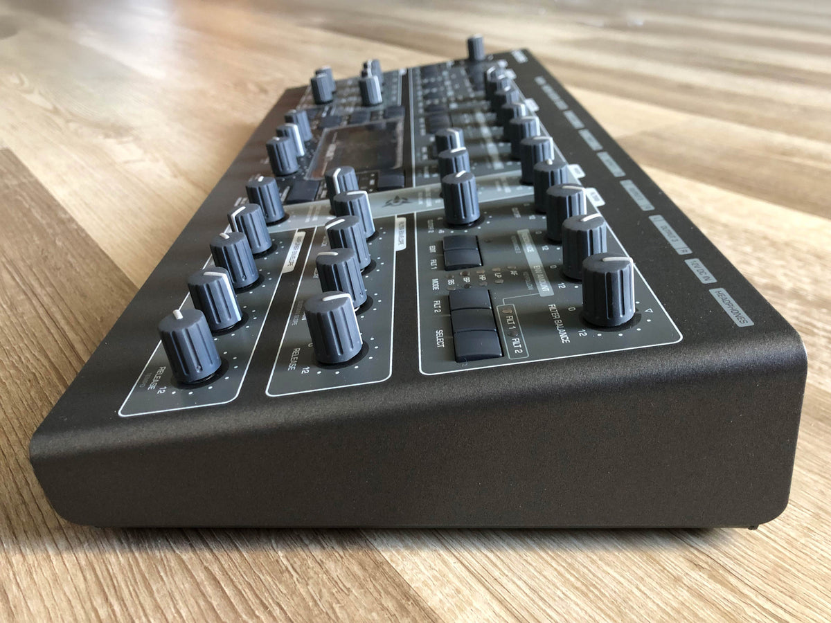 Access Virus TI2 Desktop Minty Late Production Run w/ Original PSU + USB Cable