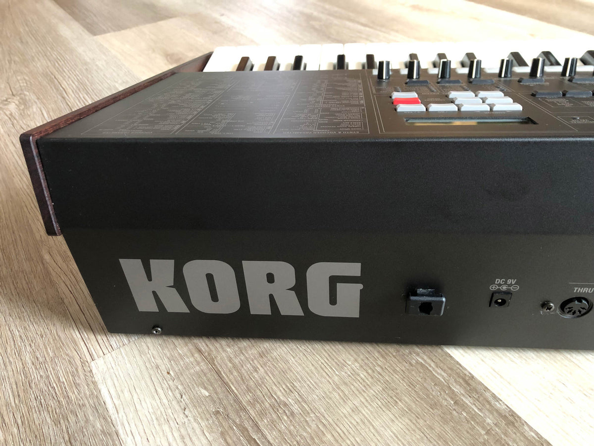 Korg MS2000B Gorgeous w/ Original Mic + PSU