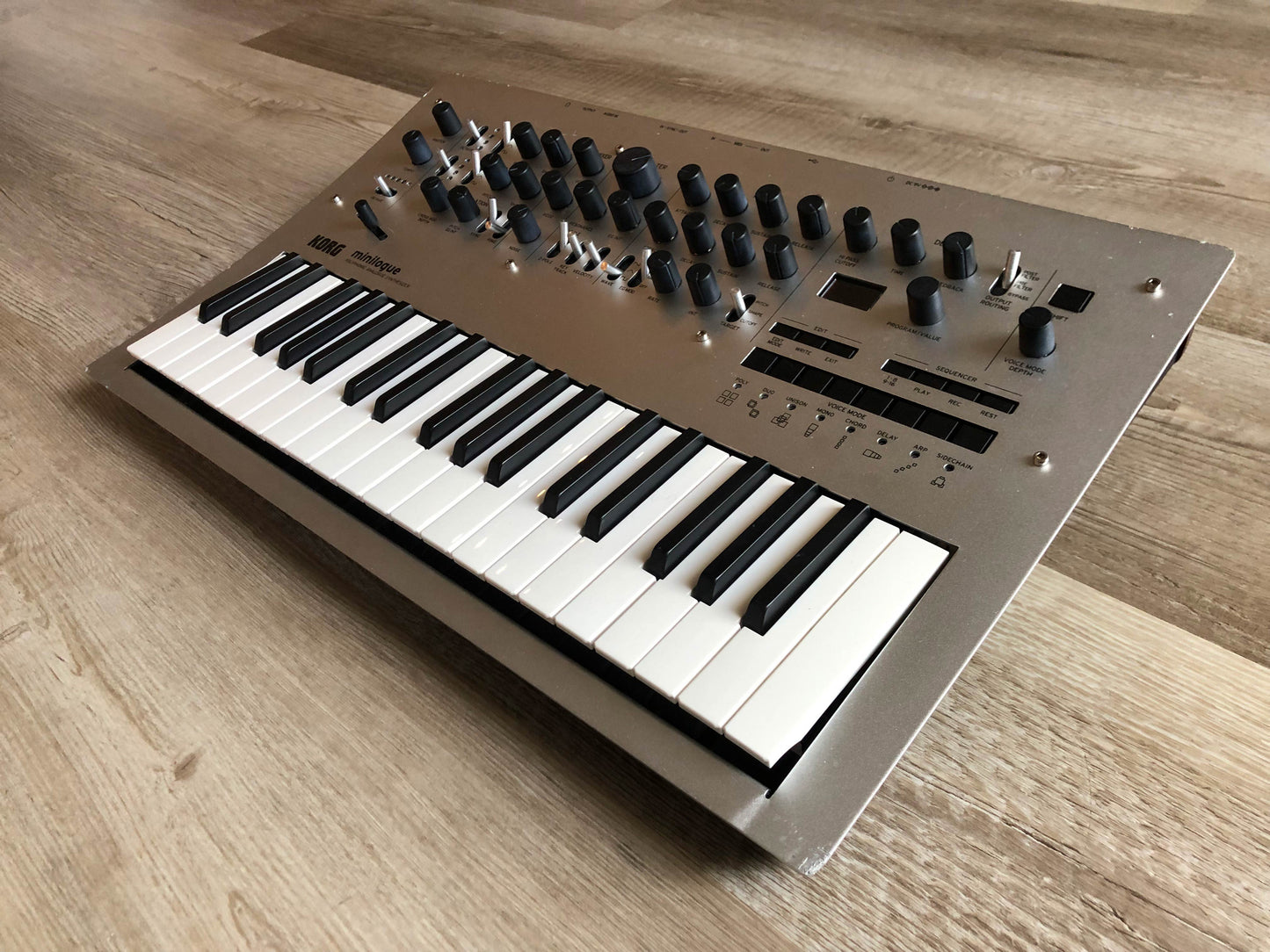 Budget Korg Minilogue Analog Synthesizer w/ Power Supply