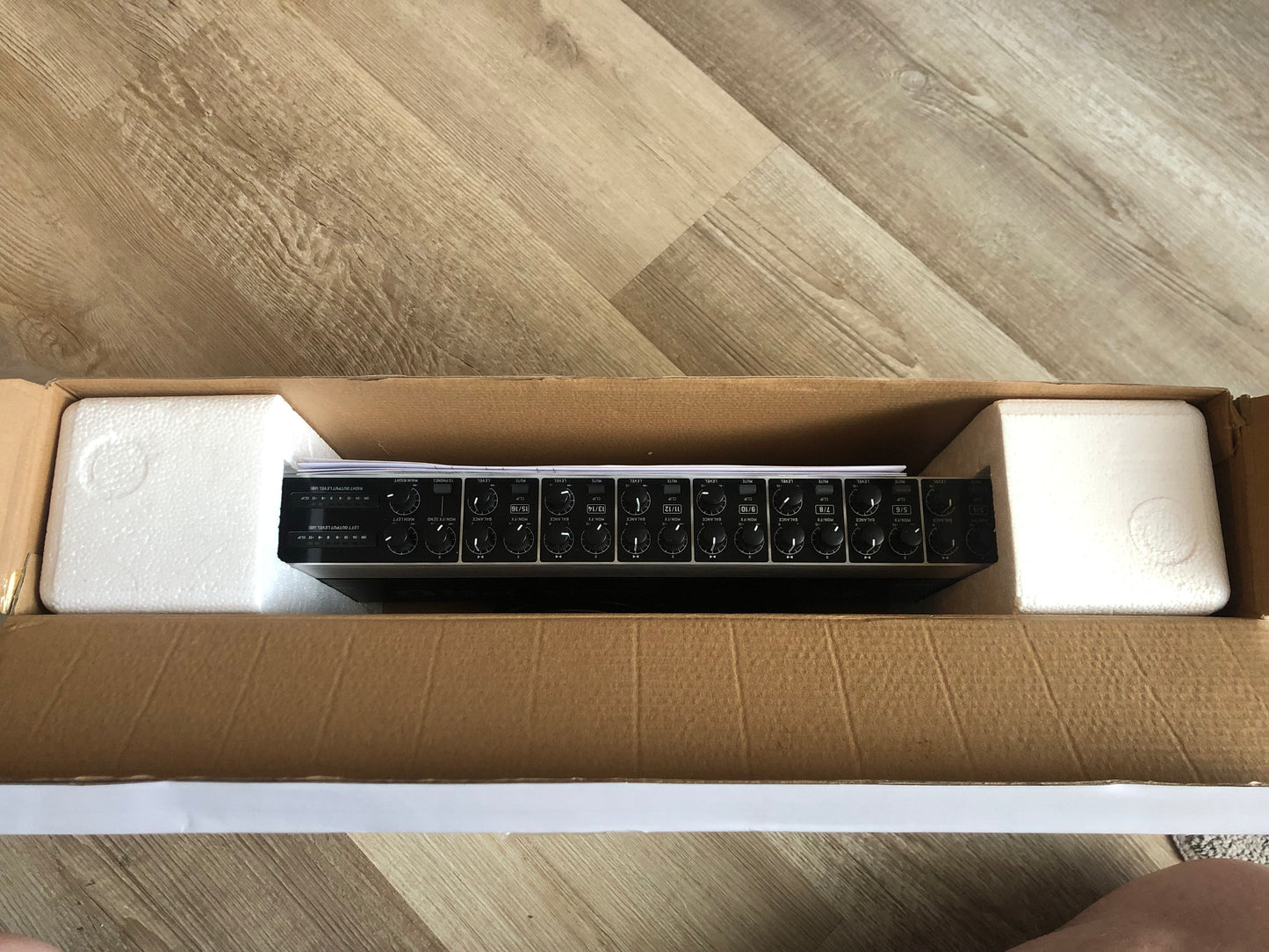 Behringer RX1602 16-Input Ultra-Low Noise Line Mixer (V1)