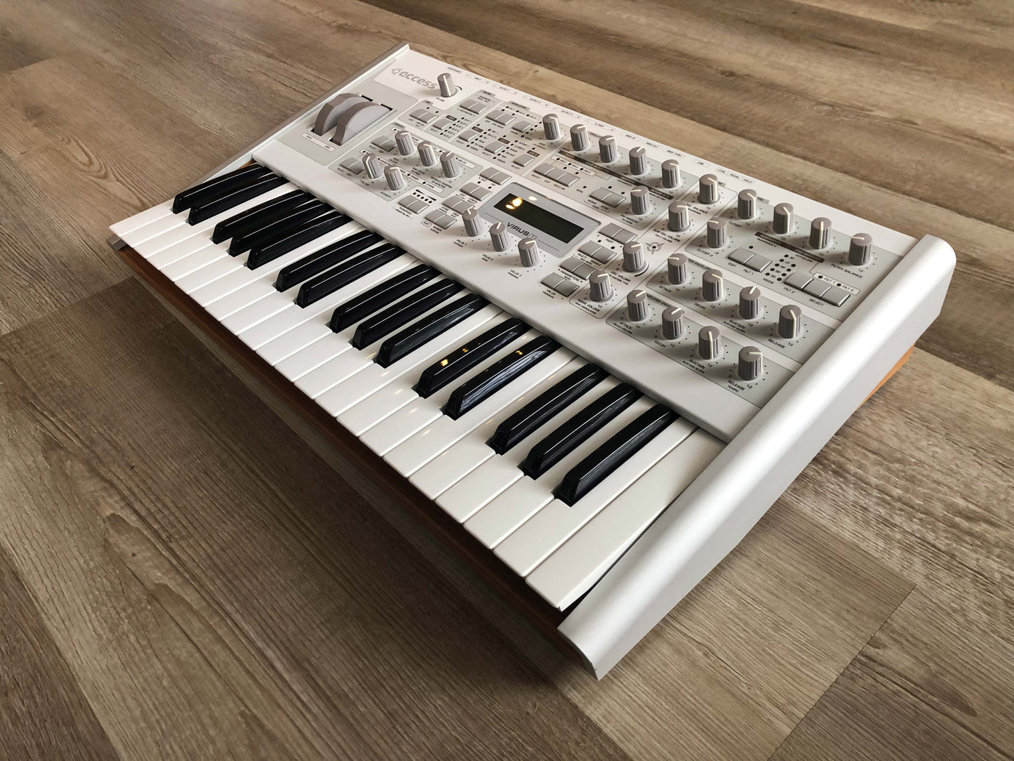 Access Virus TI2 Polar Nice and Clean w/ Power + USB Cable