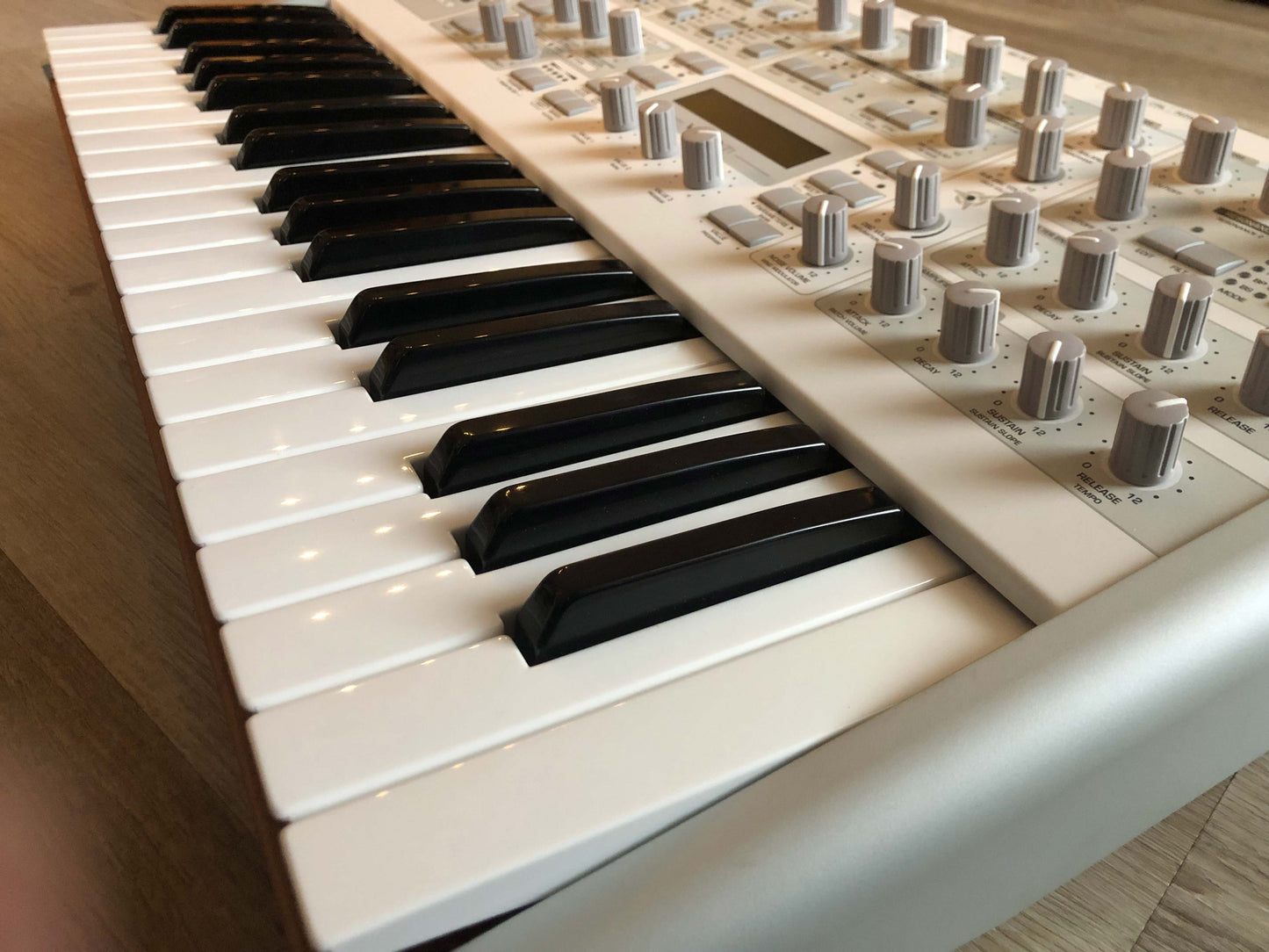 Access Virus TI2 Polar Nice and Clean (B-Stock) w/ Original Box, Power Cable + USB