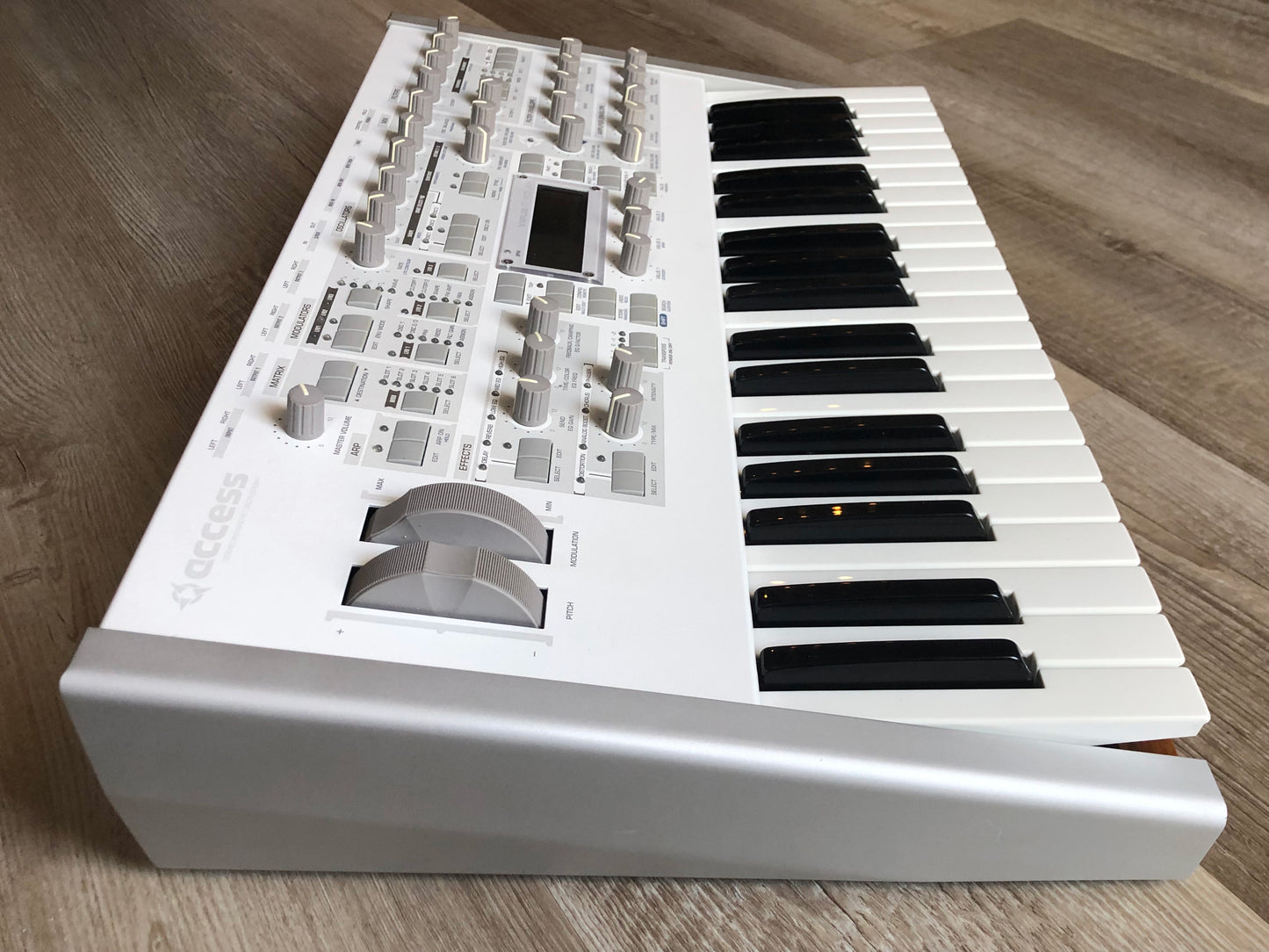 Access Virus TI Polar with New Battery, OG Power Cable, New USB Cable