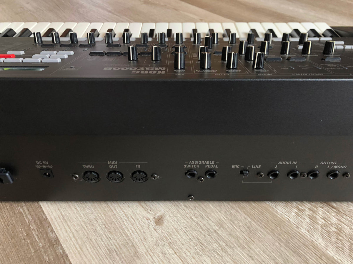 Korg MS2000B Gorgeous w/ Original Mic + PSU
