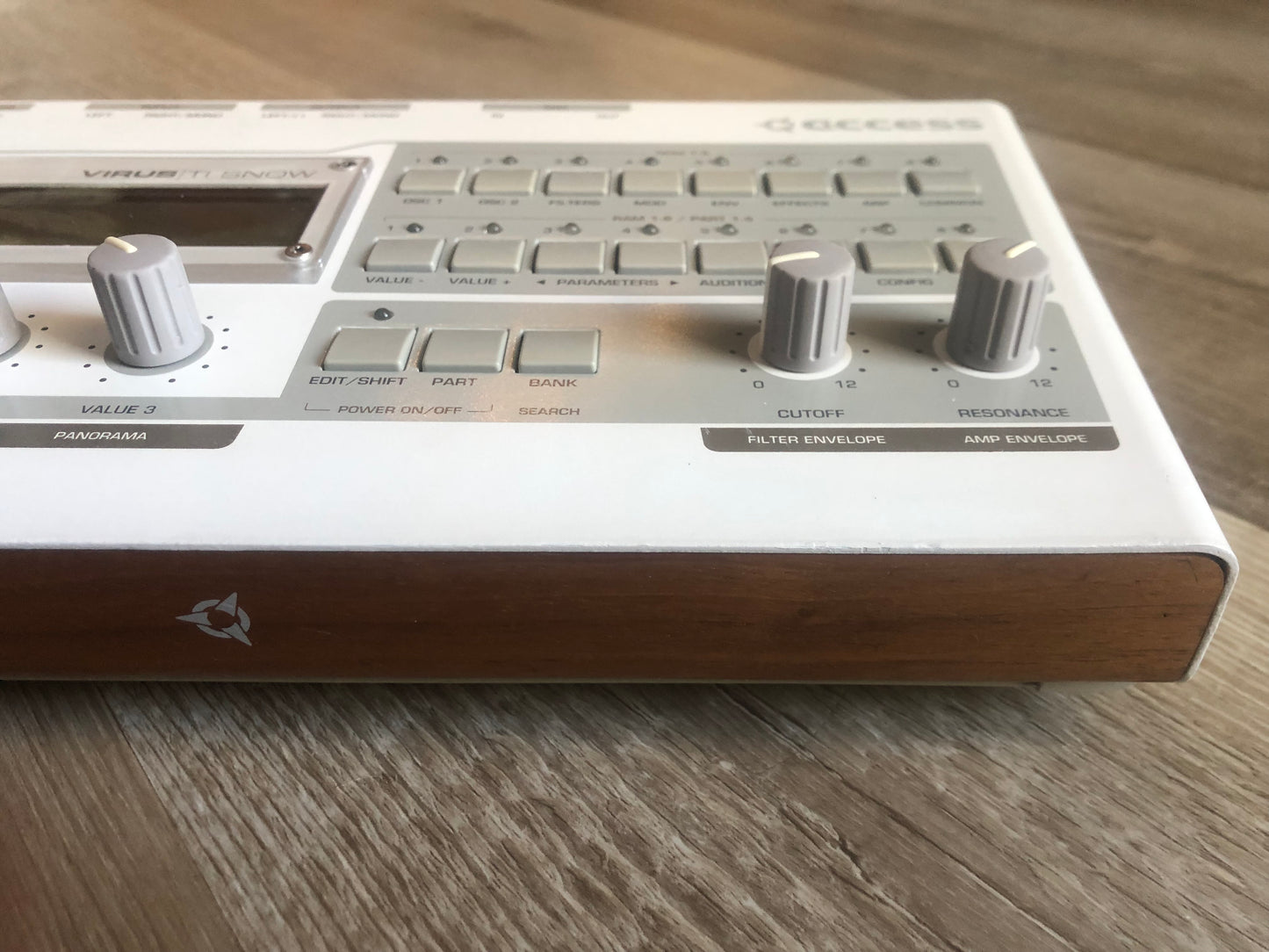 Access Virus TI Snow, All New Tacts & Pots, New Battery, LCD Bezel + PSU