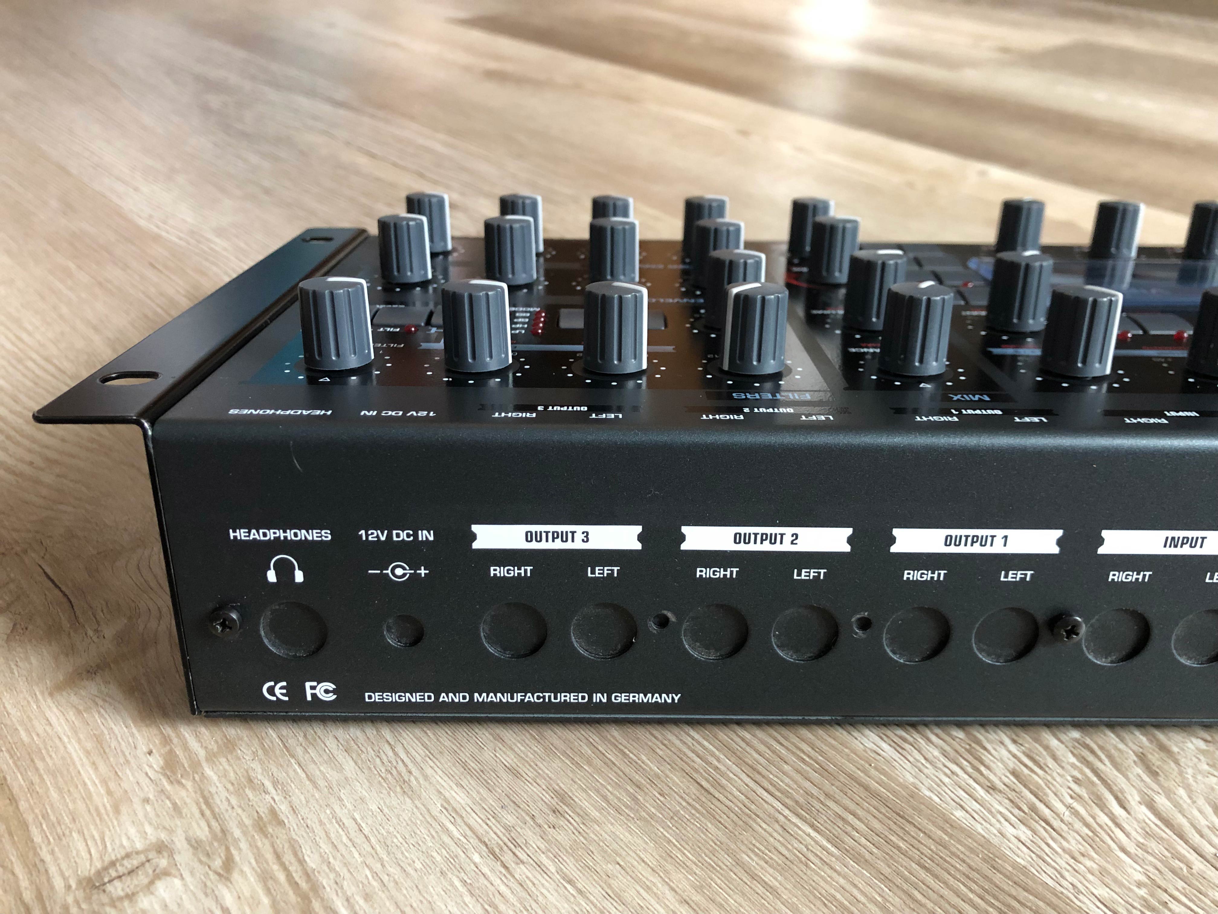 Access Virus TI Desktop Synthesizer (Rack Config) Near Mint