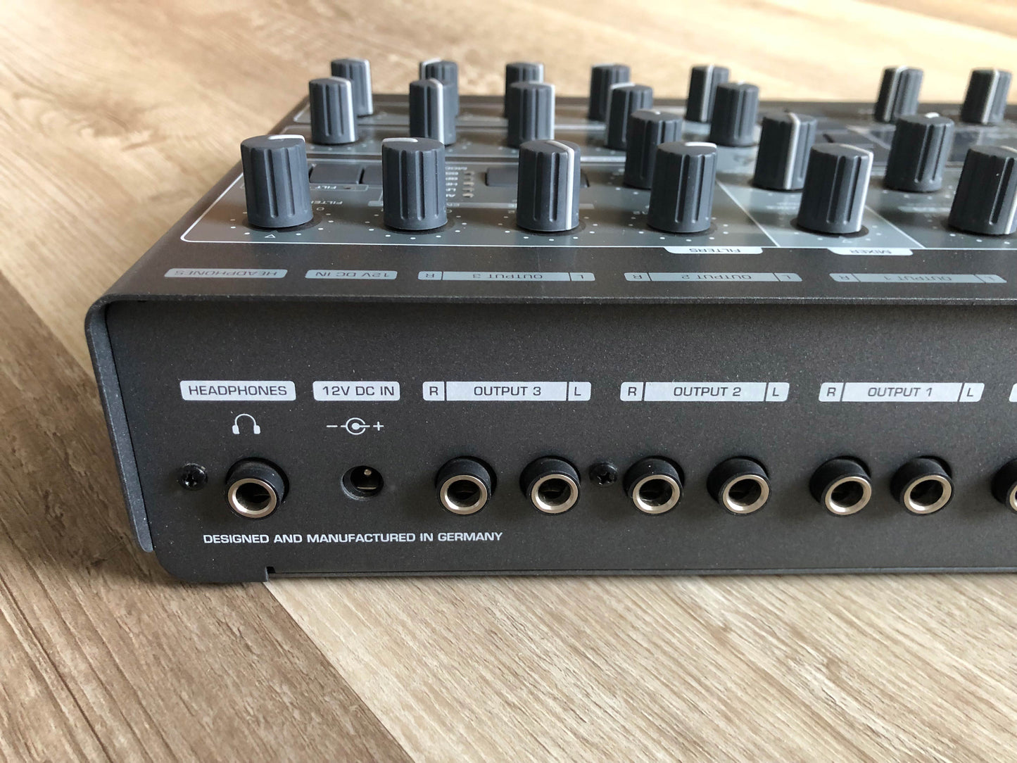 Access Virus TI2 Desktop in Mint Condition w/ OG PSU, OG USB Cable + New HQ USB Cable