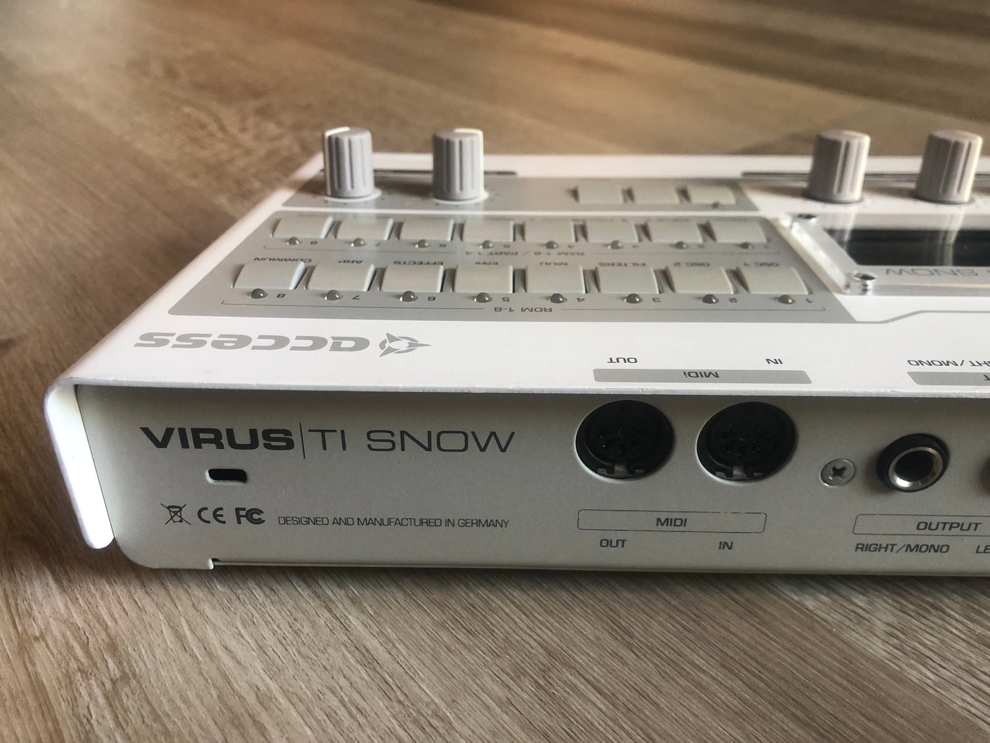 Access Virus TI Snow, All New Tacts & Pots, New Battery, LCD Bezel + PSU