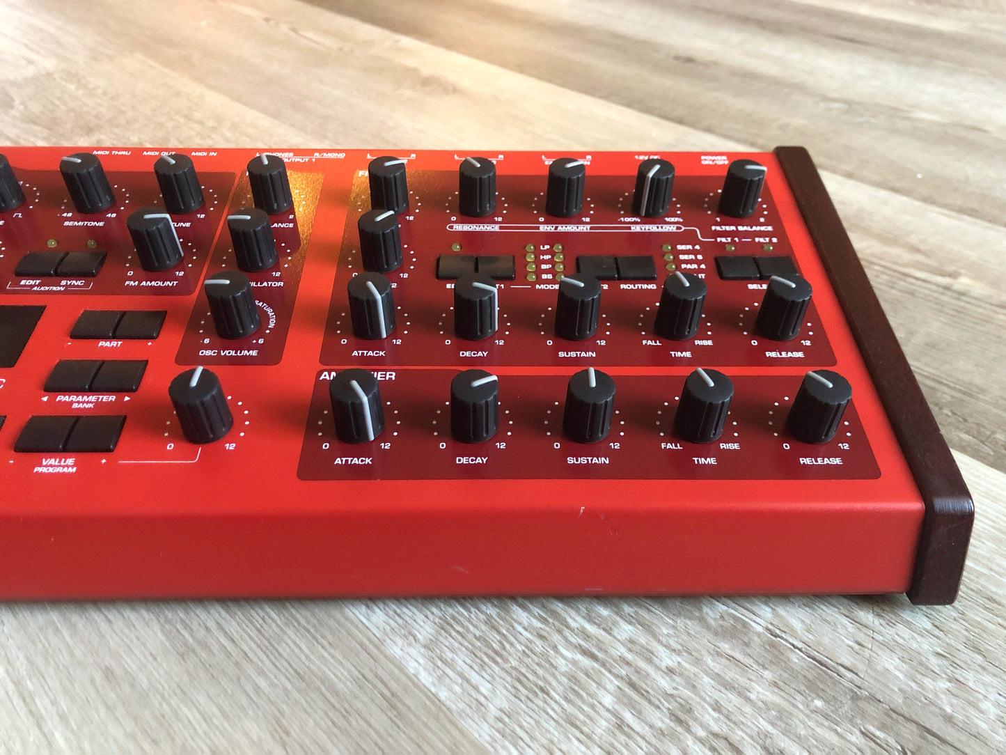 Access Virus Classic Desktop (B) w/ All New Tacts, Power Filter Cap, Battery + PSU, OS 4.9