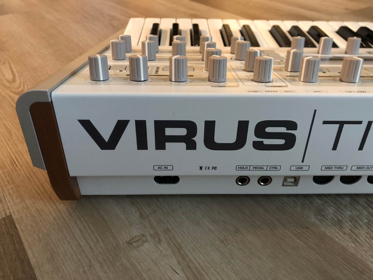 Access Virus TI2 Polar Super Clean w/ OG Power Cable + New USB Cable