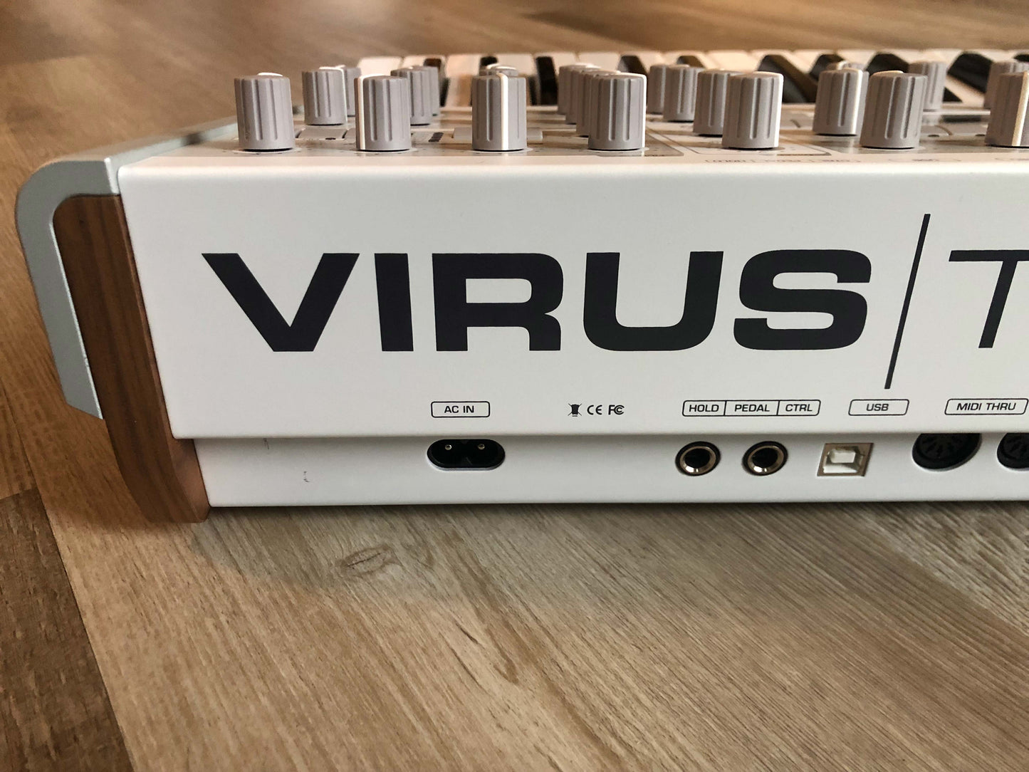 Access Virus TI2 Polar Nice and Clean (B-Stock) w/ Original Box, Power Cable + USB