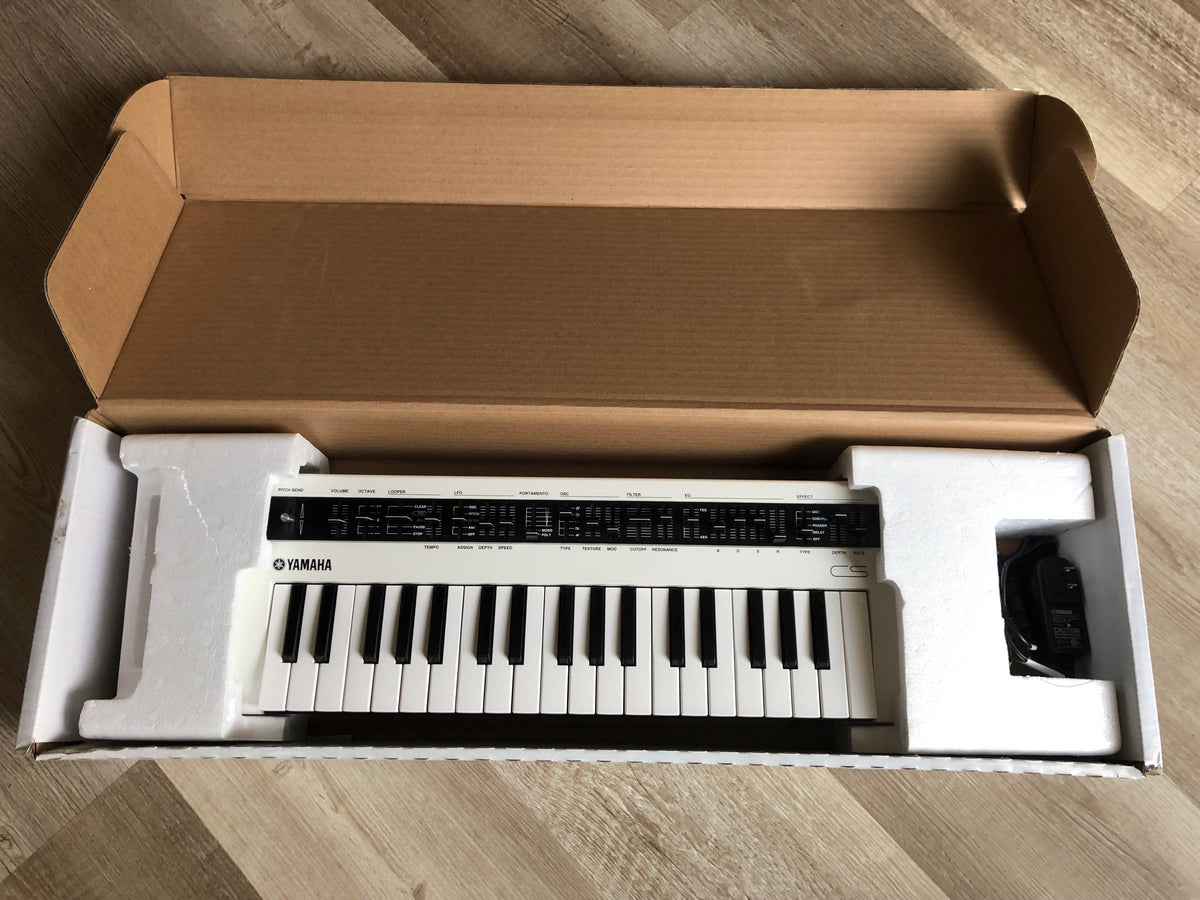 Yamaha Reface CS Mobile Mini Vintage Synth /w OG Box + PSU