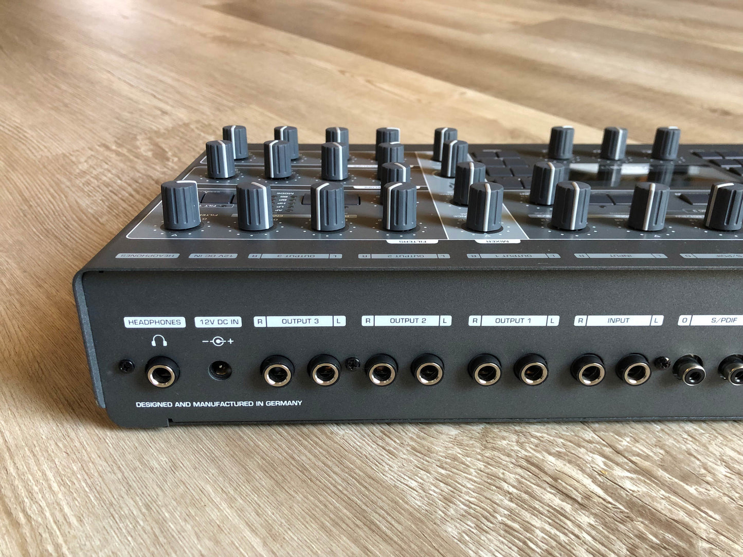 Access Virus TI2 Desktop Mint Late Production Run w/ Original PSU + USB Cable