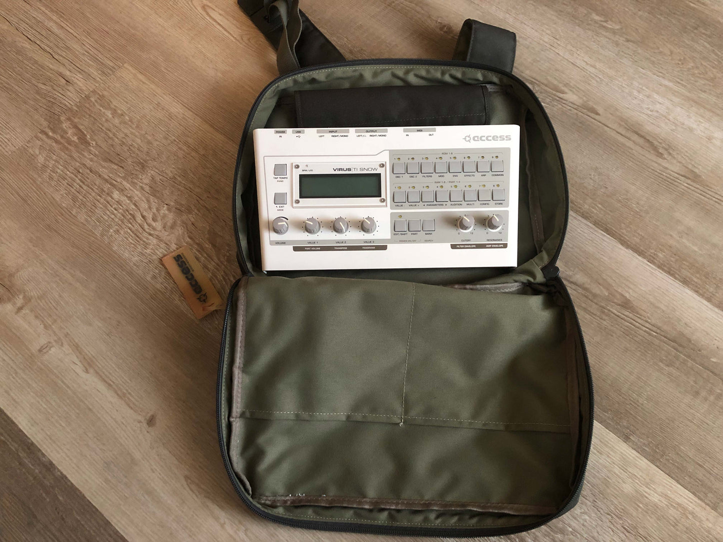 Access Virus TI Snow, All New Tacts, Battery, PSU, USB Cable & Virus Carry Bag