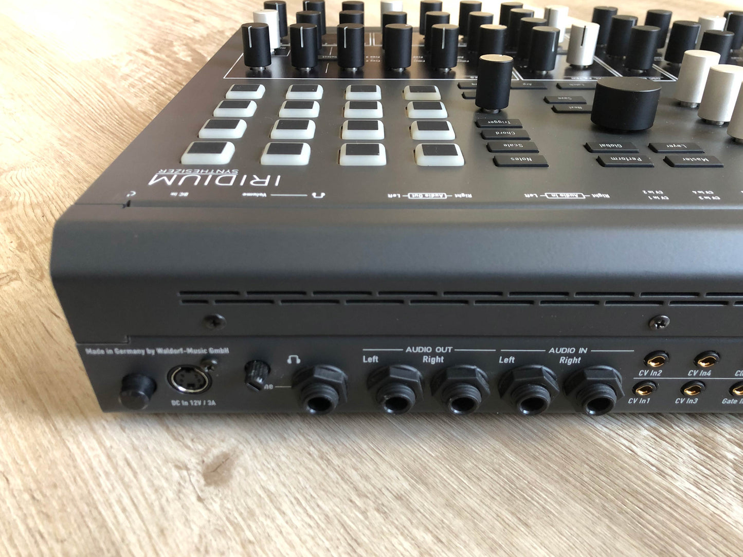 Waldorf Iridium Desktop MKI 16-Voice Synthesizer w/ OG Box, 128GB microSD + PSU