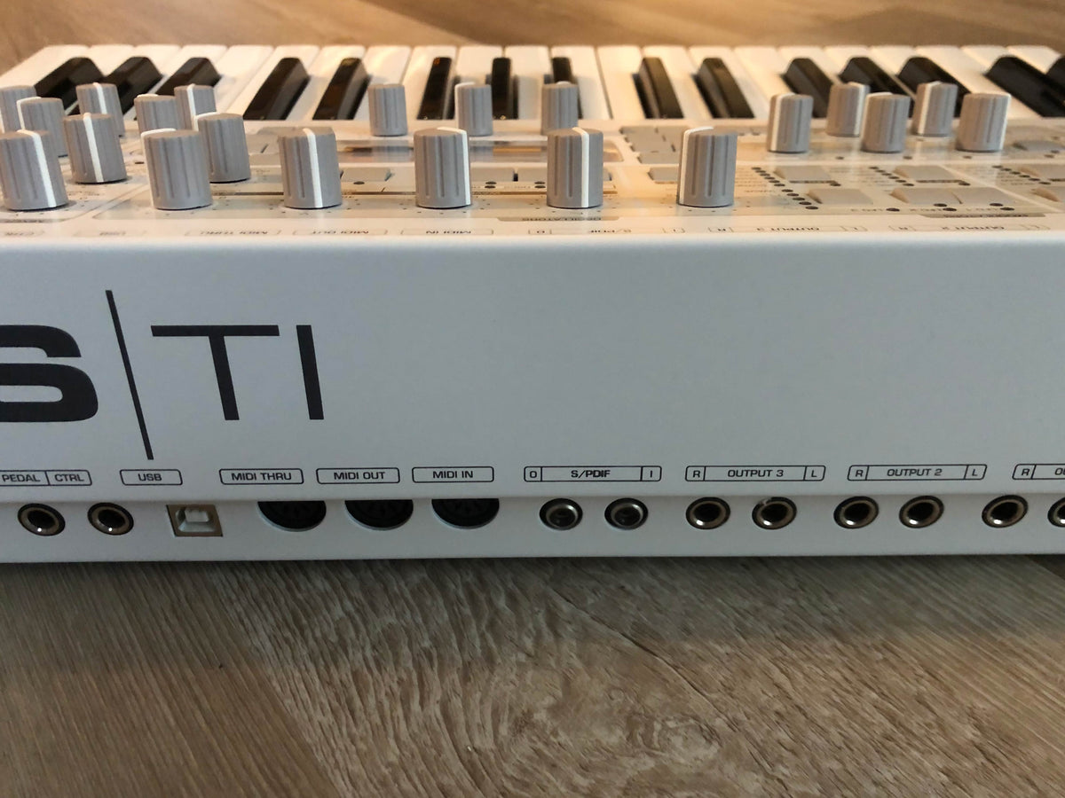 Access Virus TI2 Polar Super Clean w/ OG Power Cable + New USB Cable