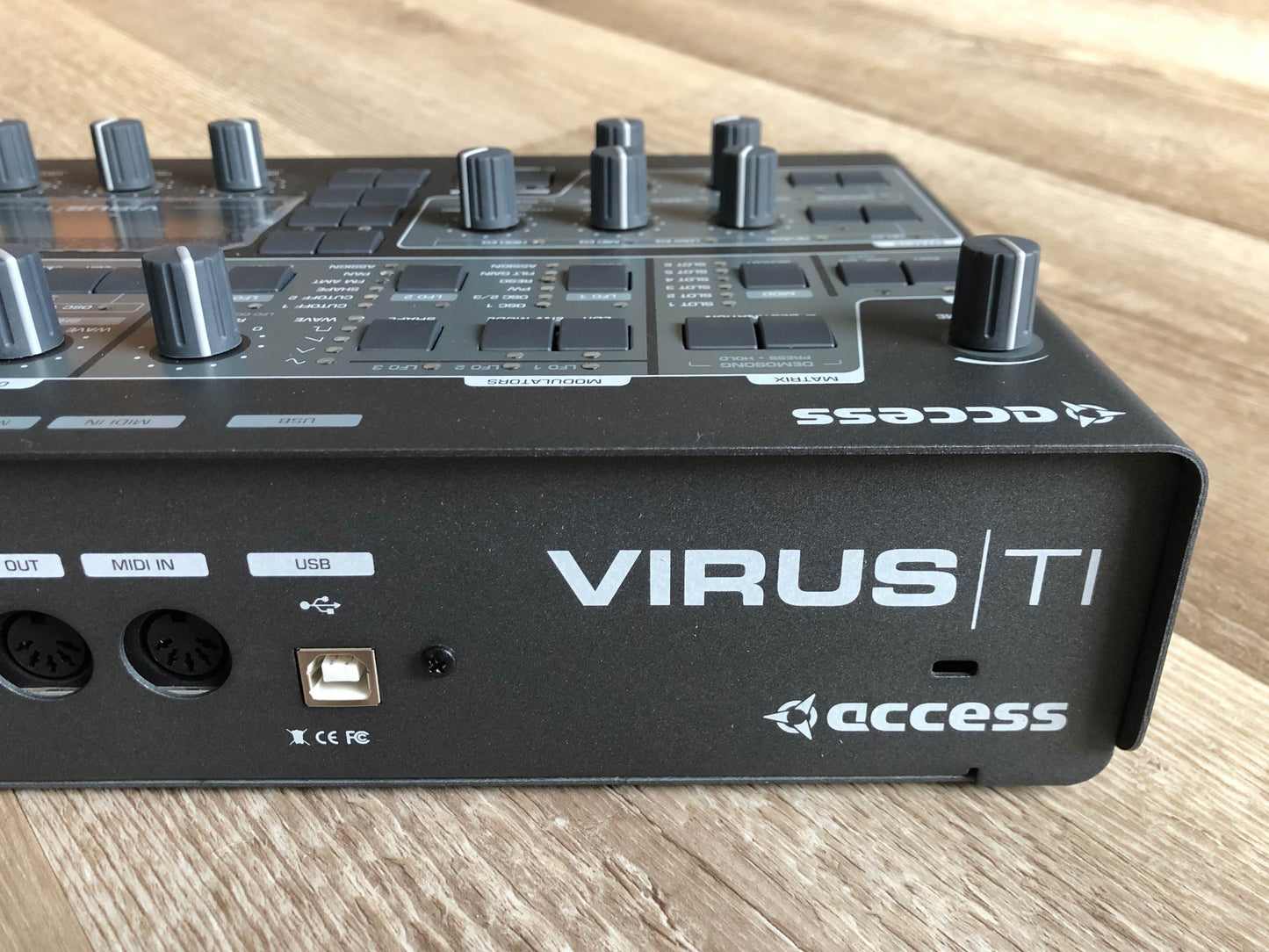 Access Virus TI2 Desktop in Mint Condition w/ OG PSU, OG USB Cable + New HQ USB Cable