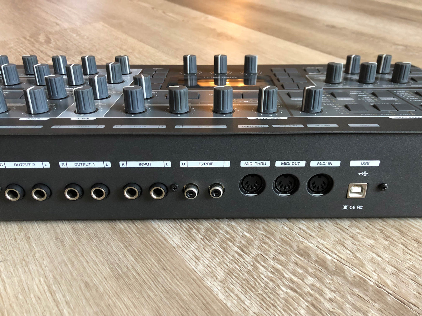Access Virus TI2 Desktop w/ PSU + New HQ USB Cable