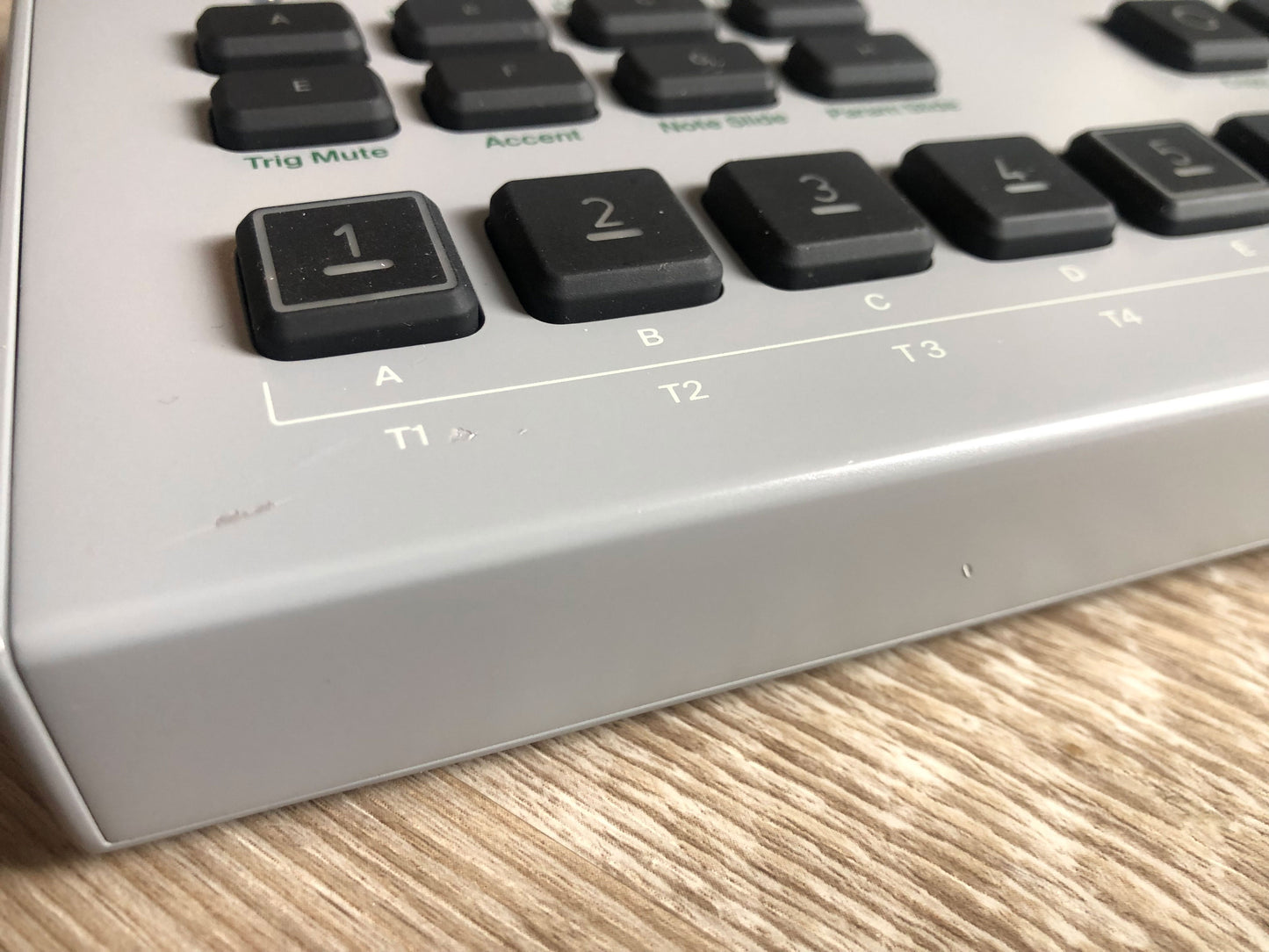 Elektron Analog Four MKII w/ OG Box, PSU + USB Cable