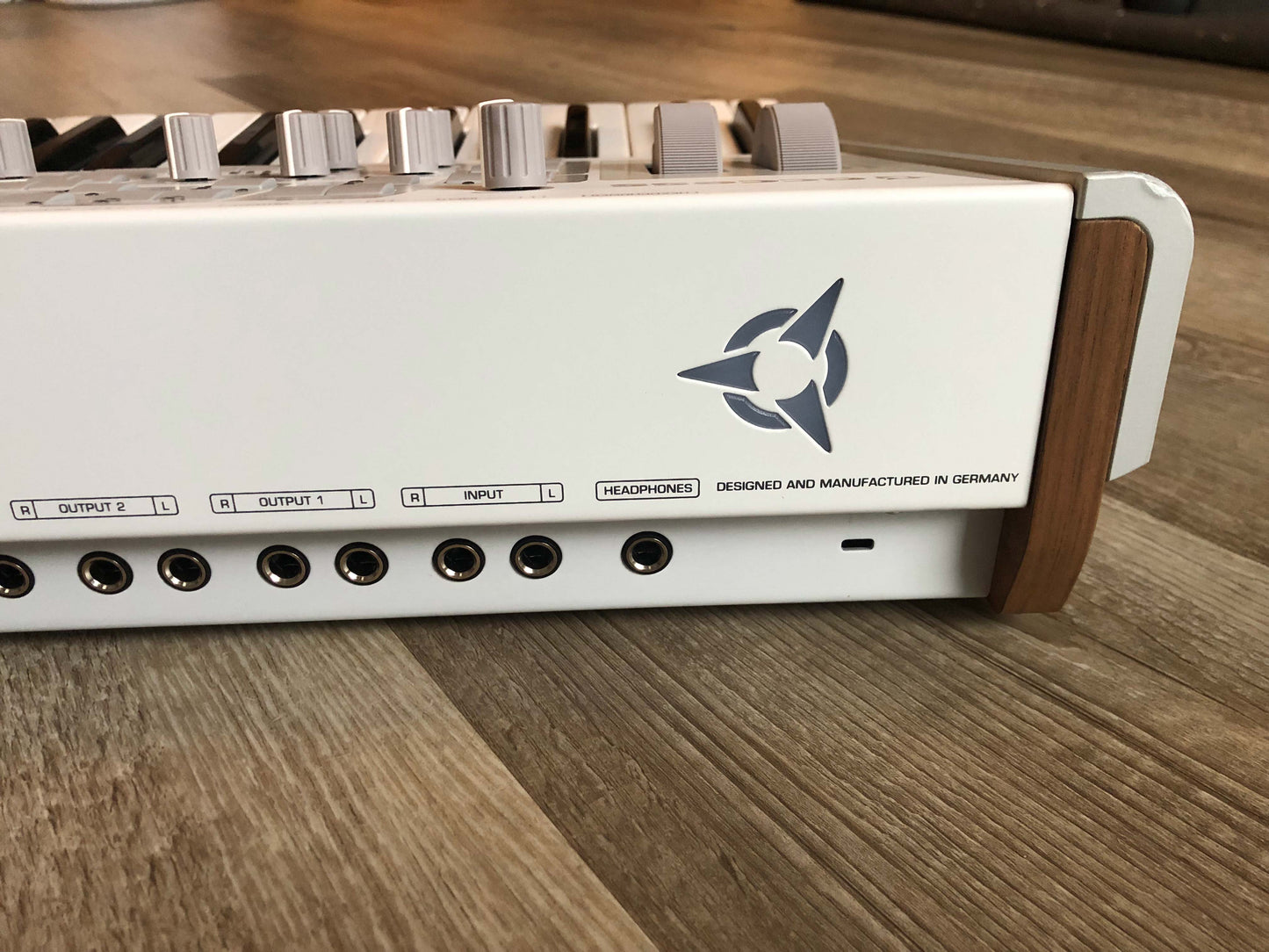 Access Virus TI2 Polar Nice and Clean (B-Stock) w/ Original Box, Power Cable + USB