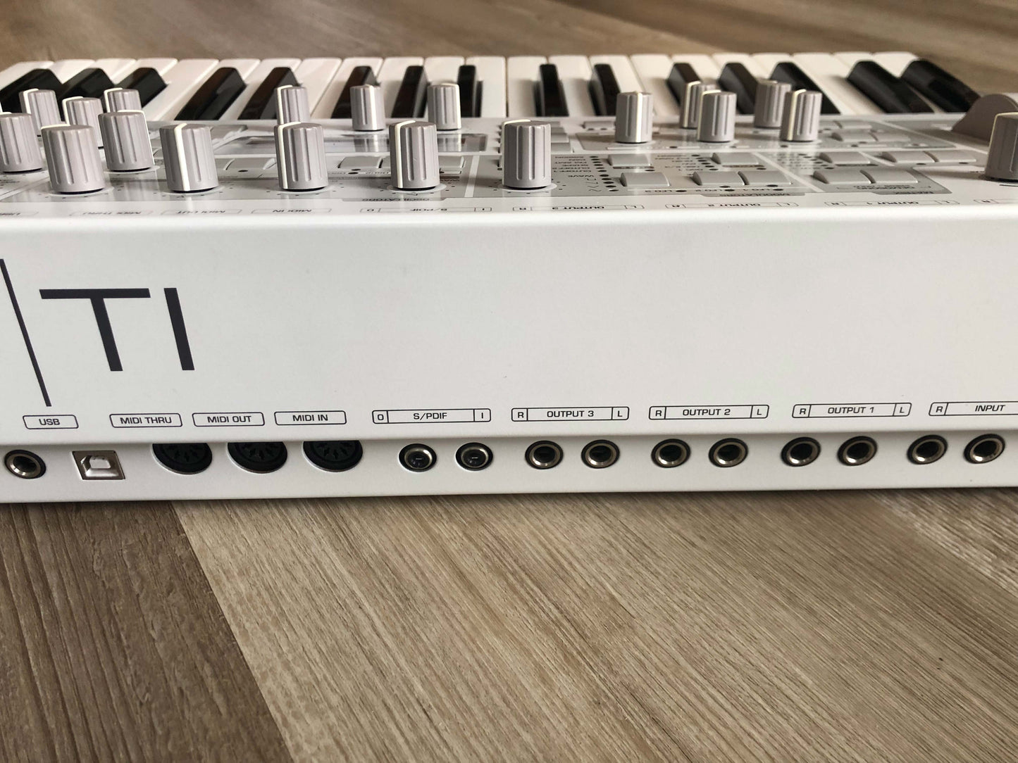 Access Virus TI2 Polar Nice and Clean w/ Power + USB Cable