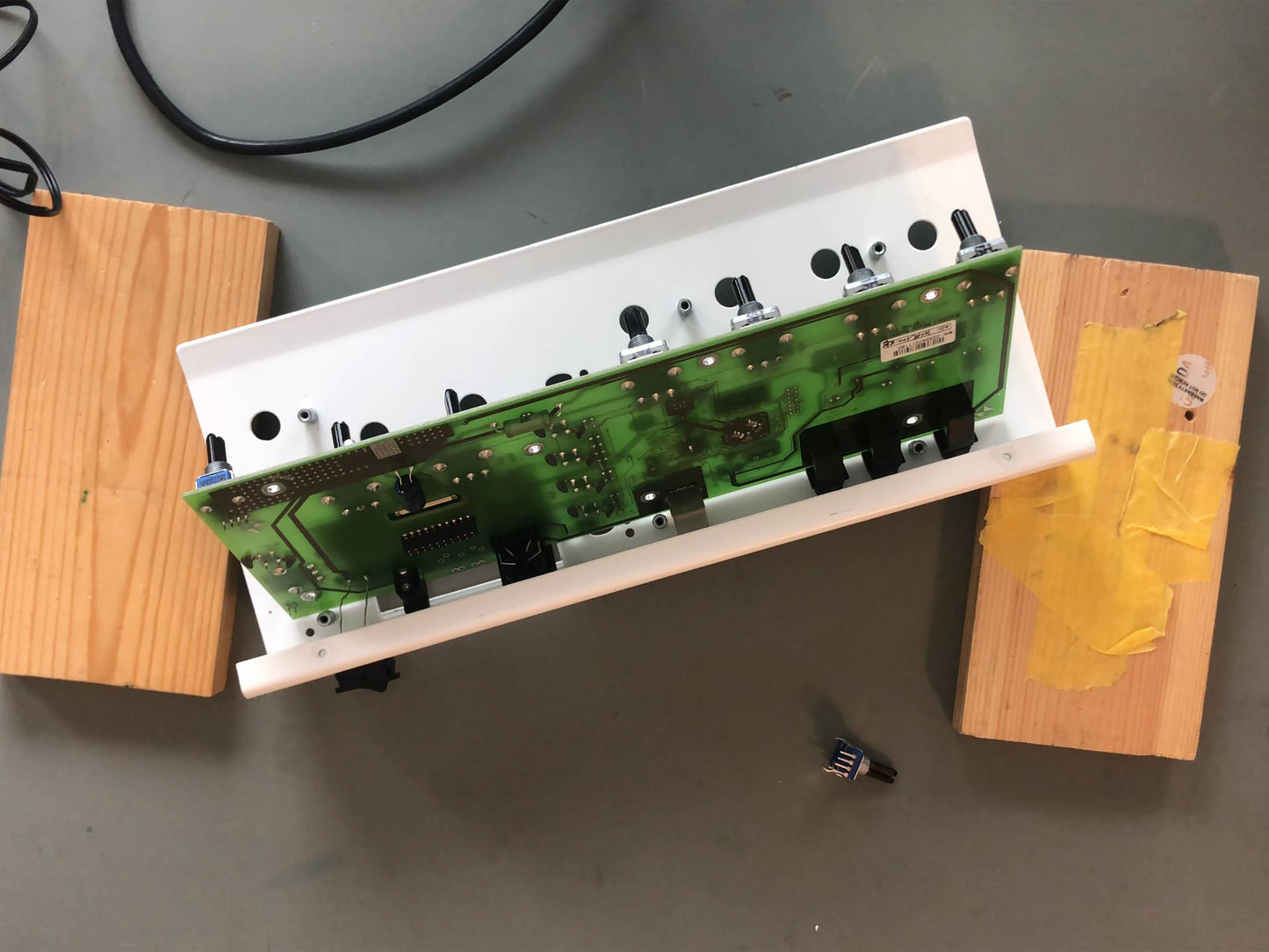 Waldorf Blofeld Desktop Wavetable & Analog Modeling Synthesizer (White)