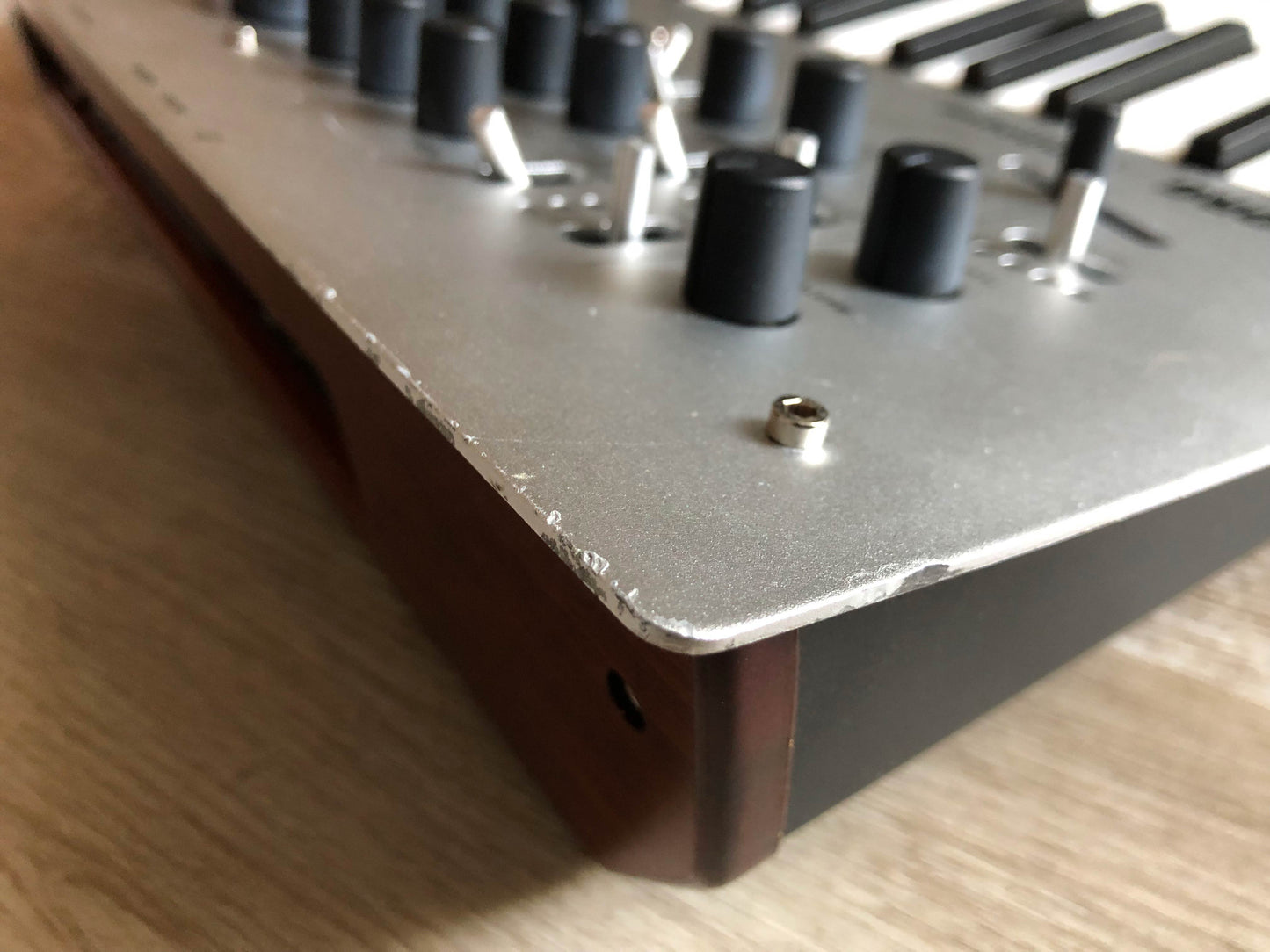 Budget Korg Minilogue Analog Synthesizer w/ Power Supply