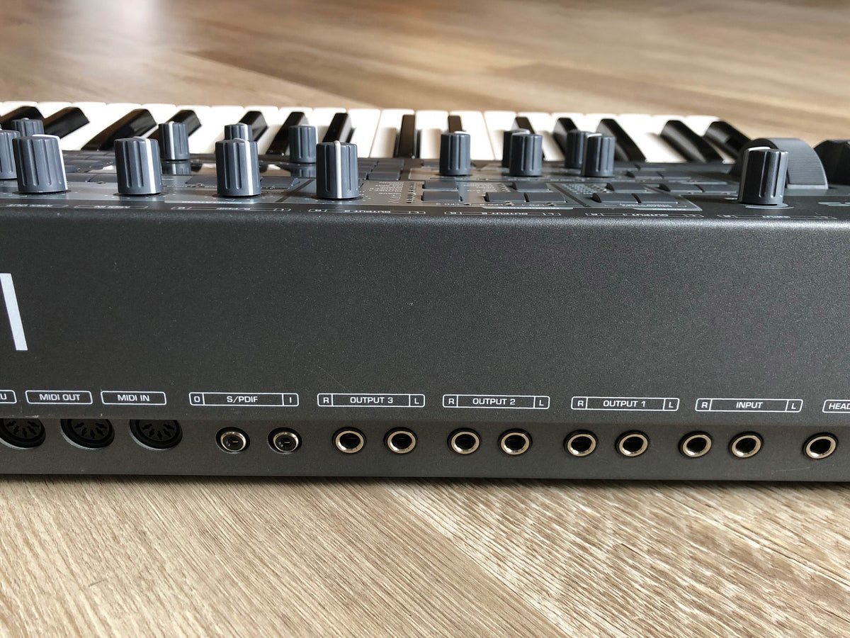 Access Virus TI2 Dark Star Super Clean w/ All New Keys, OEM Power Cable + HQ USB Cable