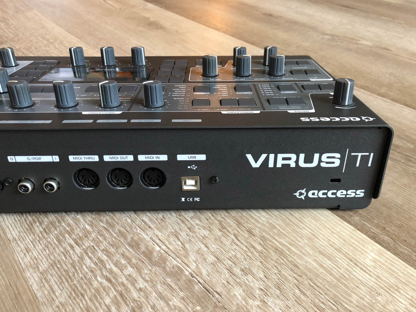 Access Virus TI2 Desktop w/ PSU + New HQ USB Cable