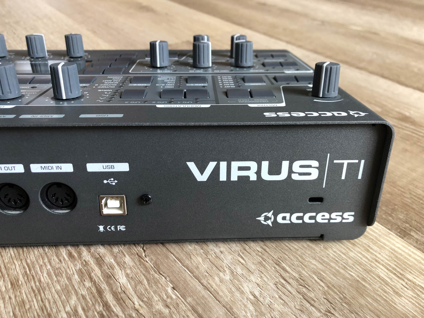 Access Virus TI2 Desktop Minty Late Production Run w/ Original PSU + New HQ USB Cable