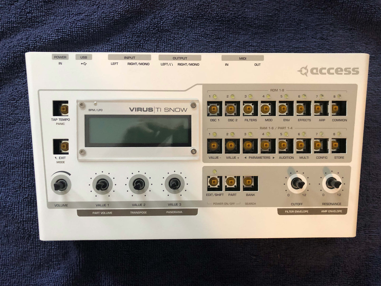 Access Virus TI Snow, All New Tacts, Battery, PSU, USB Cable & Virus Carry Bag