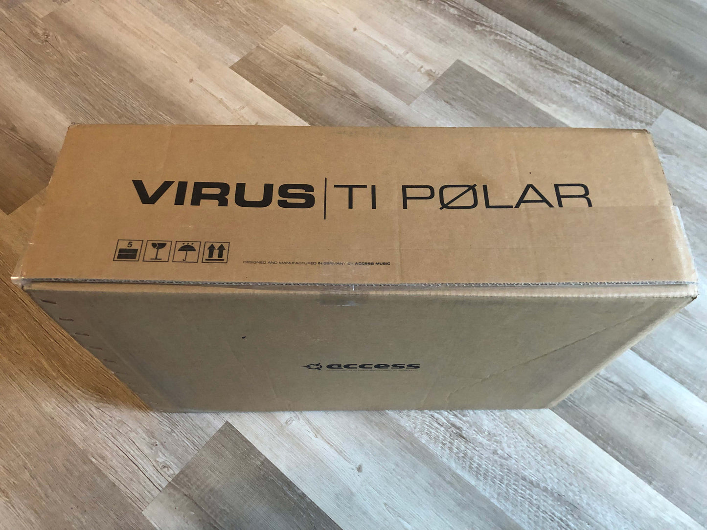 Access Virus TI2 Polar Nice and Clean (B-Stock) w/ Original Box, Power Cable + USB