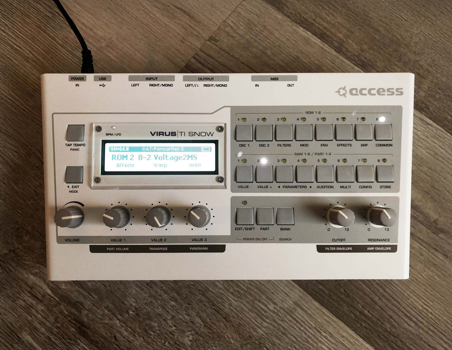 Access Virus TI Snow, All New Tacts, Battery, PSU, USB Cable & Virus Carry Bag