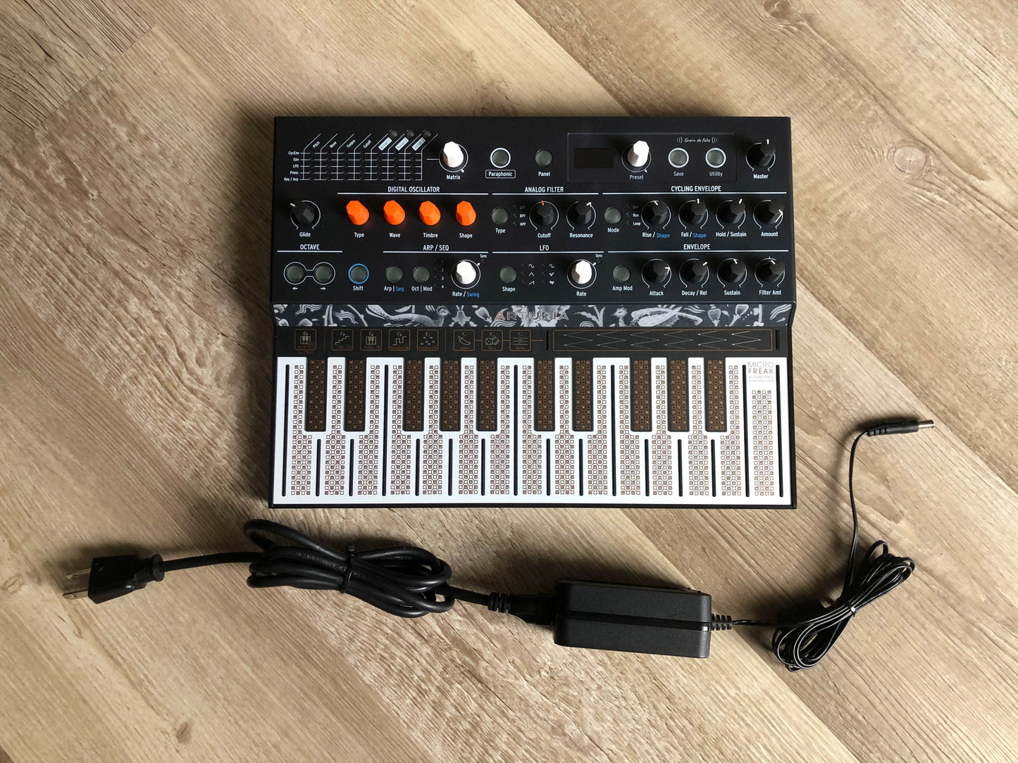 Arturia MicroFreak 25-Key Hybrid Synthesizer w/ OG PSU